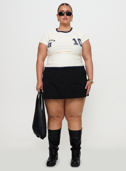 Track Record Graphic Top Cream Curve Product Image