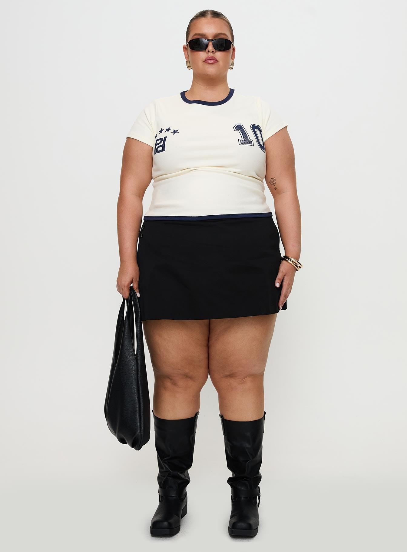 Track Record Graphic Top Cream Curve Product Image