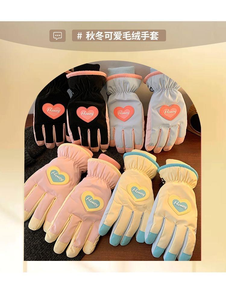 Two Tone Heart Gloves Product Image