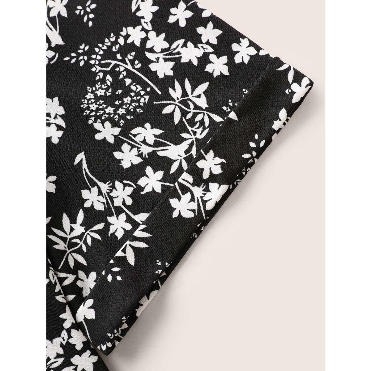 Plus Size Floral Print Round Neck T-shirt Black Women Elegant Round Neck Everyday T-shirts BloomChic 30/6X Product Image