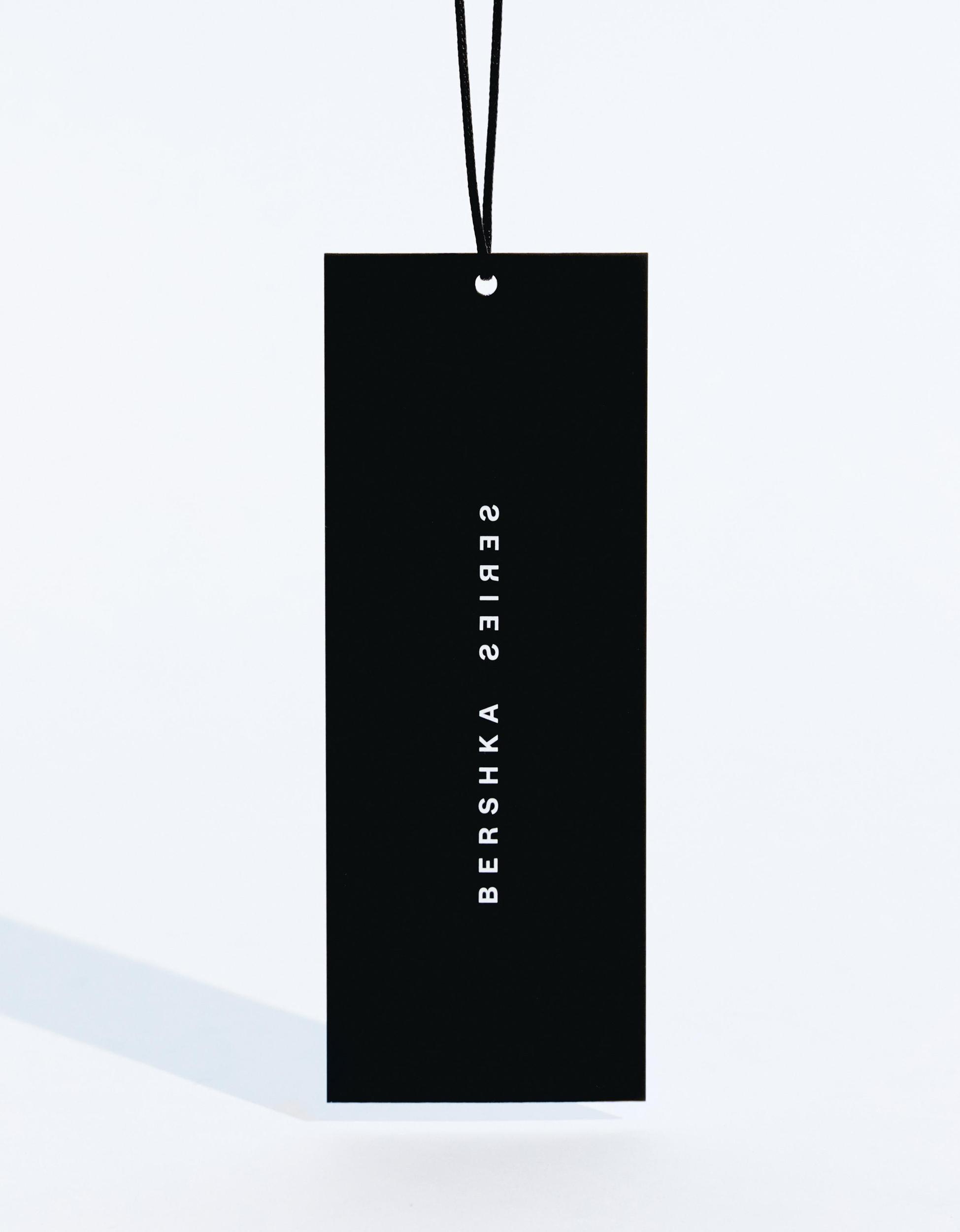 Blonde lace top with ruffles Product Image