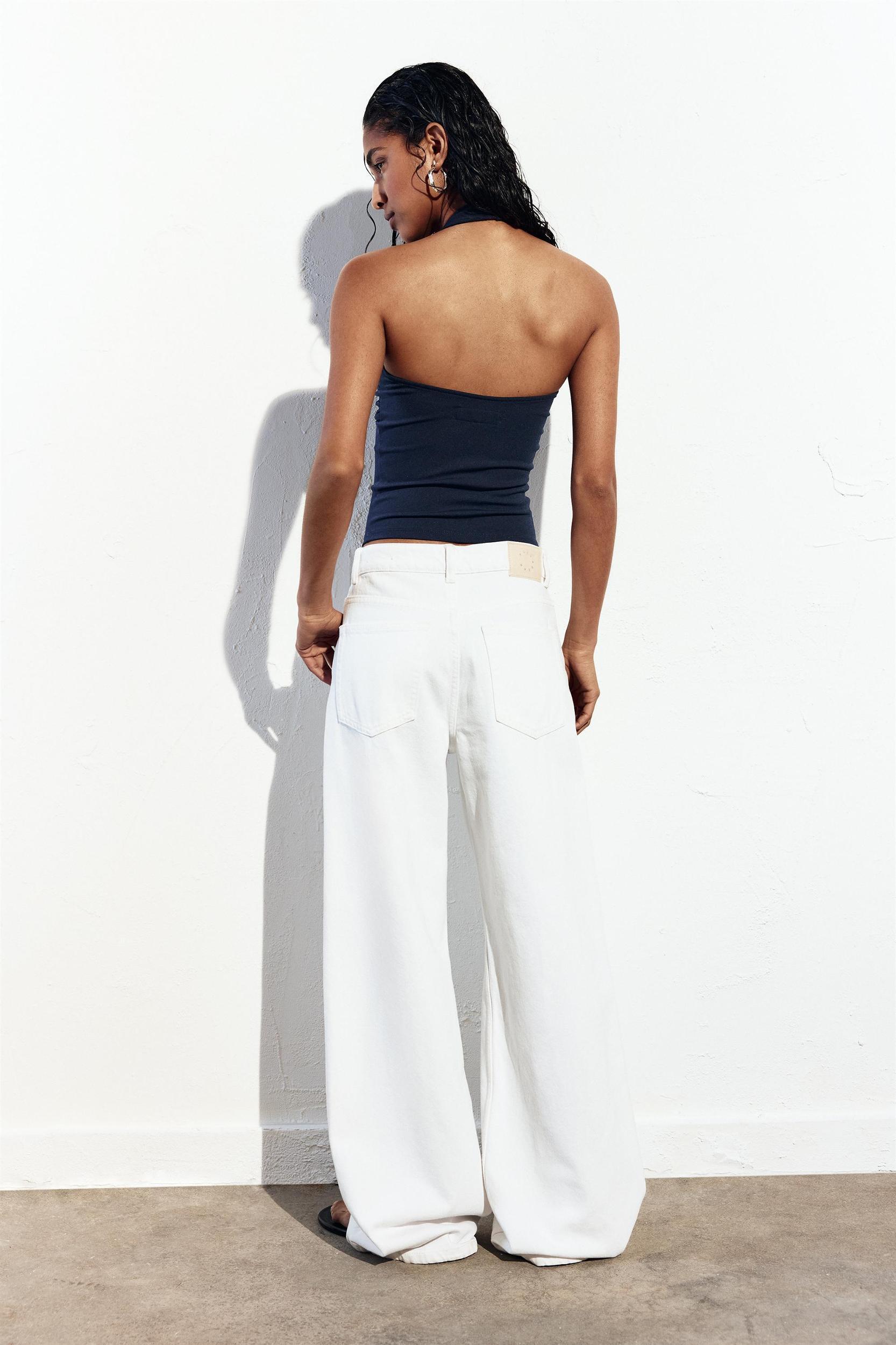 Top with straight neckline Product Image