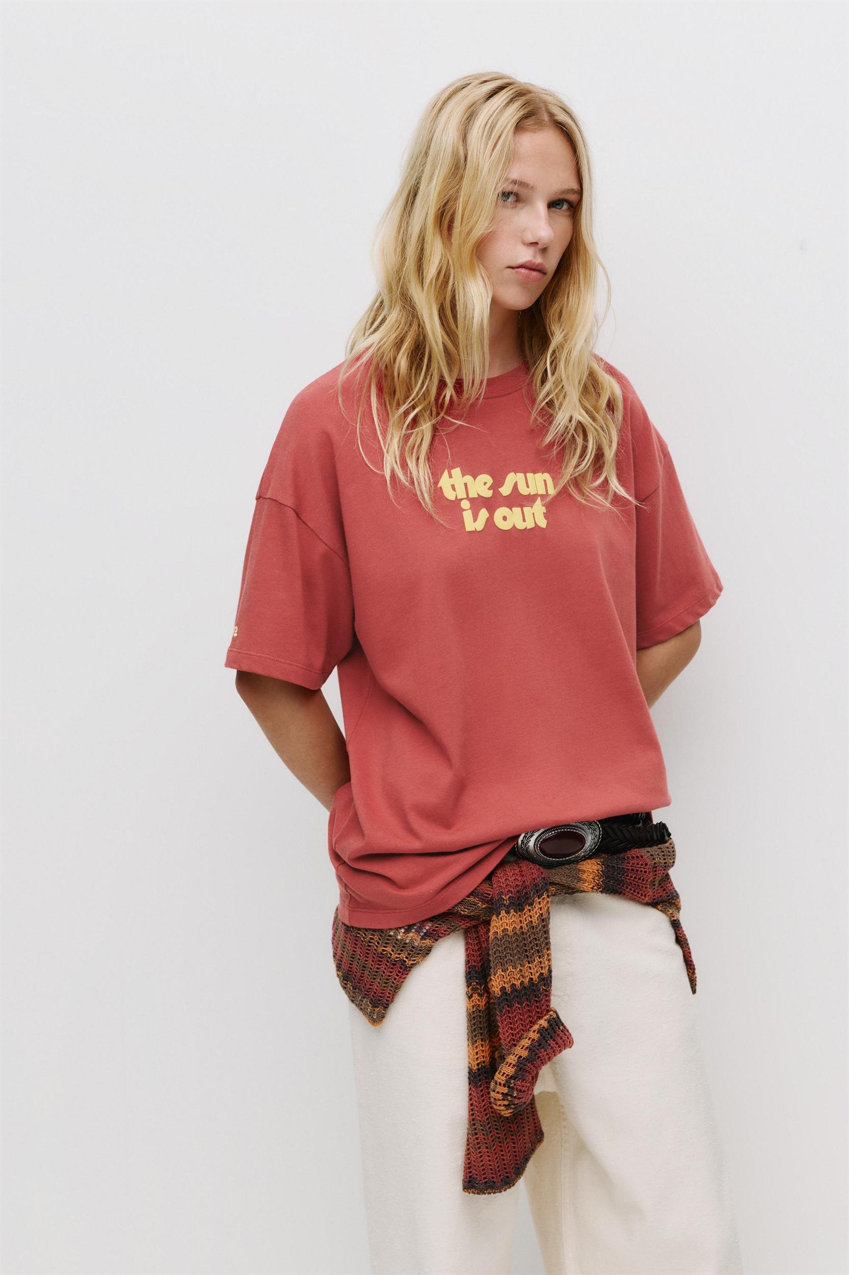 Red slogan T-shirt Product Image