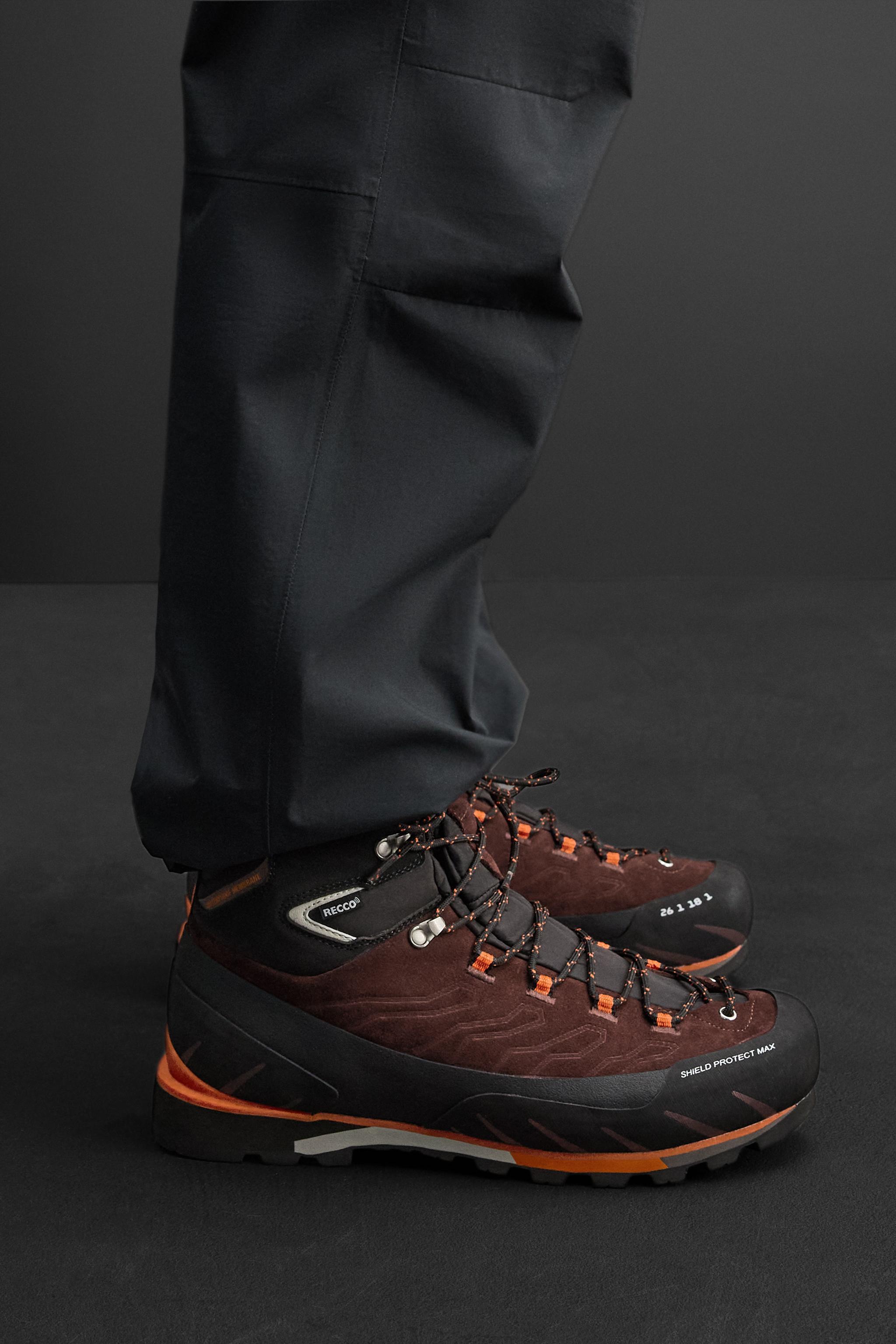 HIKING BOOTS Product Image