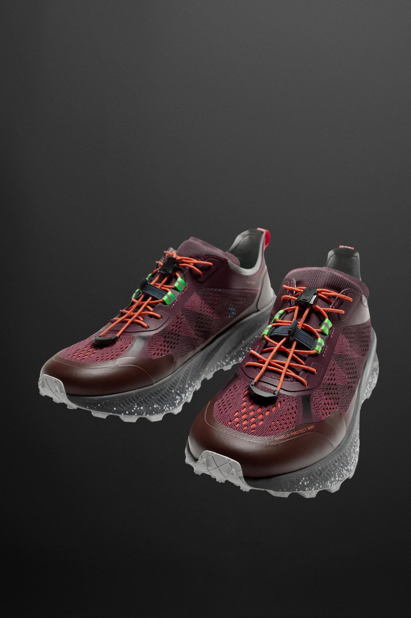 RUNNING SNEAKERS Product Image