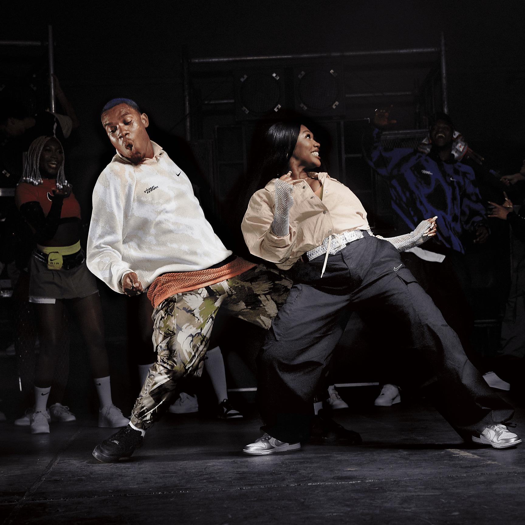 Nike Sportswear Women's High-Waisted Loose Woven Cargo Pants Product Image