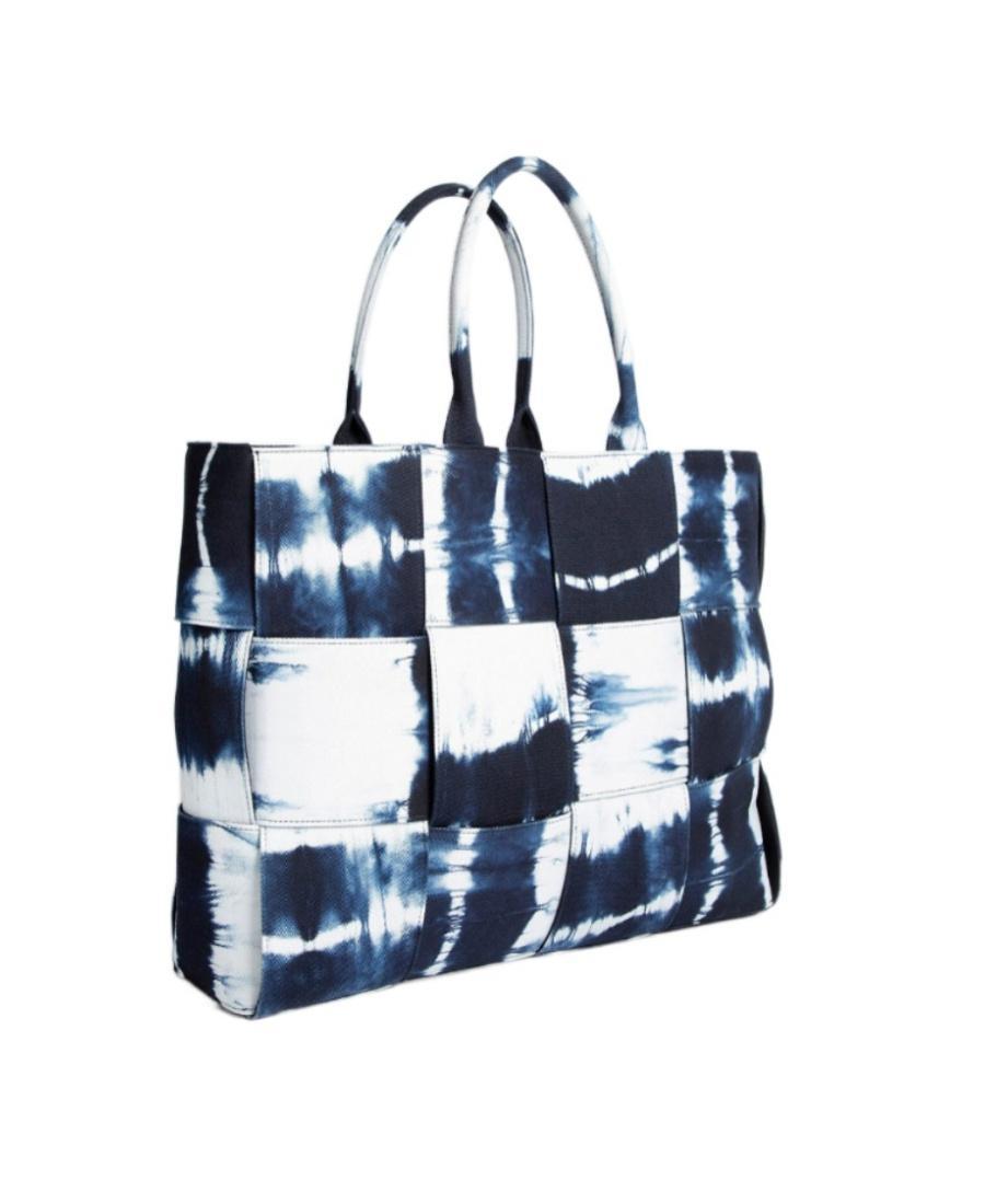 BOTTEGA VENETA Womens Navy-white-silver Intrecciato Large Tie-dye Cotton Tote Product Image