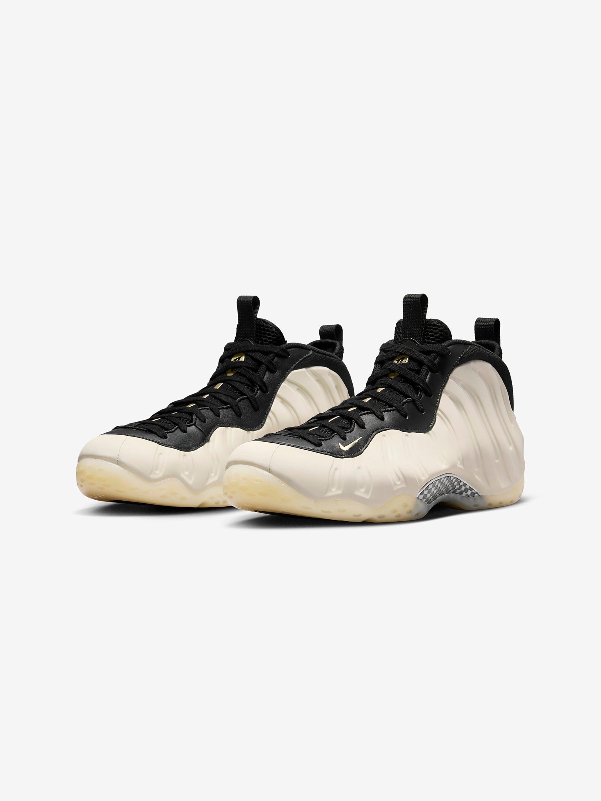 AIR FOAMPOSITE ONE (BLACK/TEAM GOLD-LT OREWOOD BRN-CHROME) Product Image