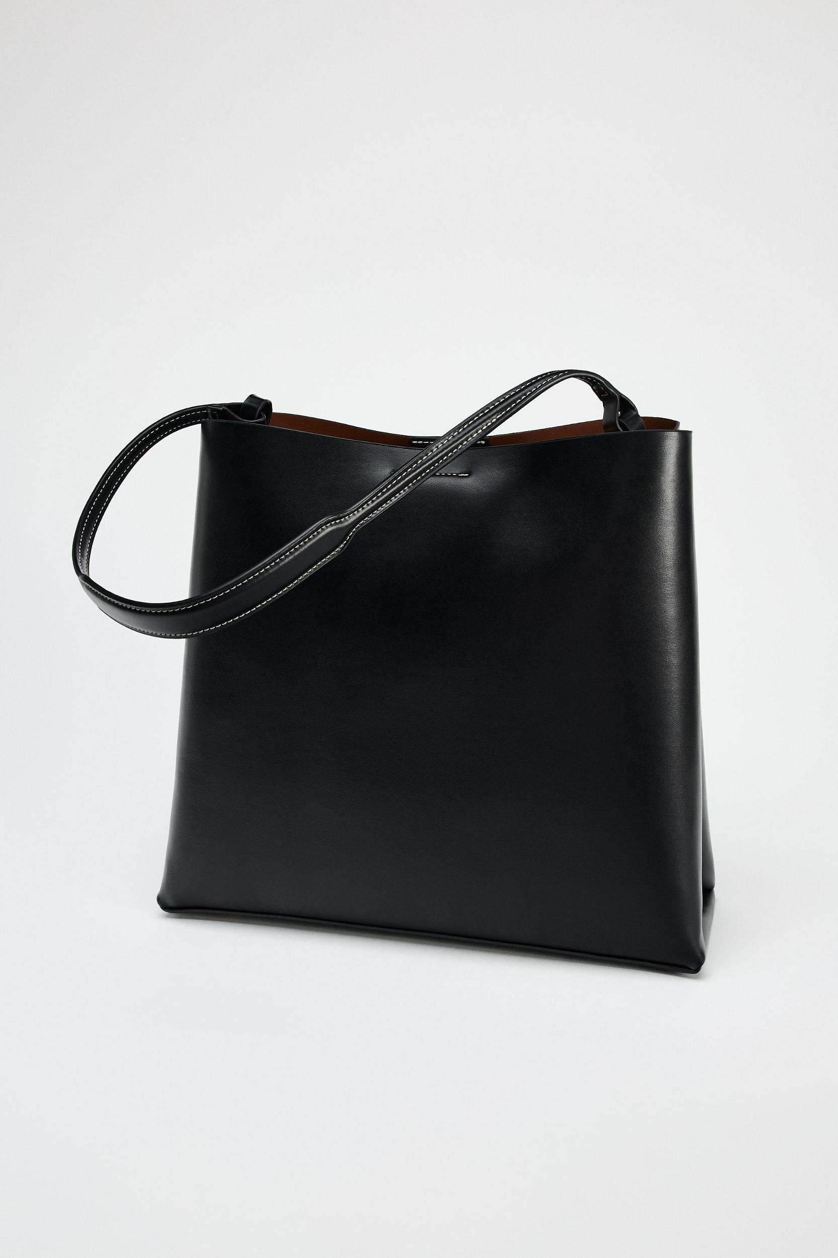MINIMALIST BUCKET BAG Product Image