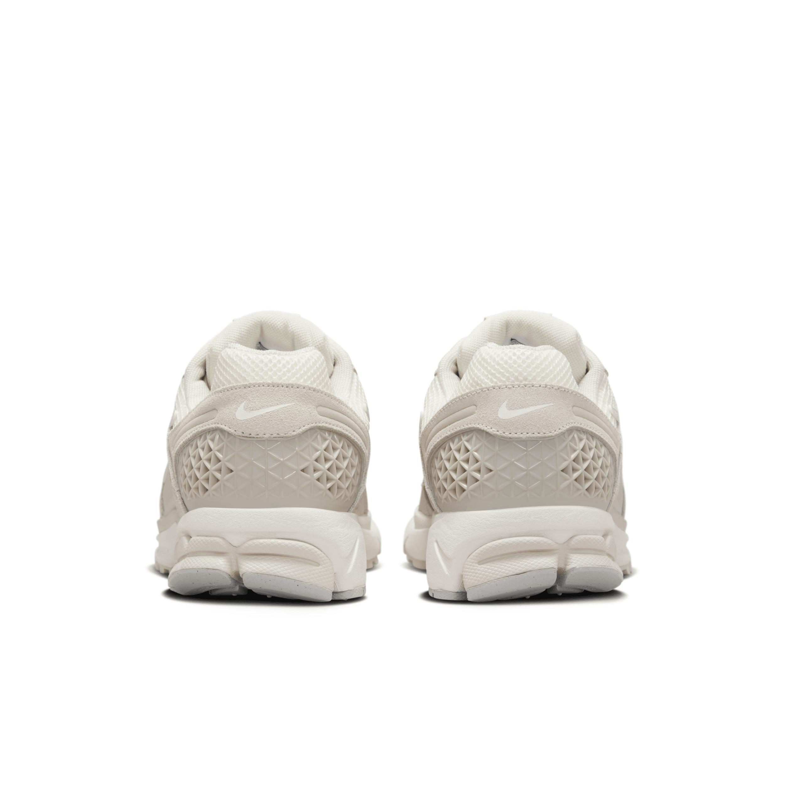 Nike Men's Zoom Vomero 5 Shoes Product Image