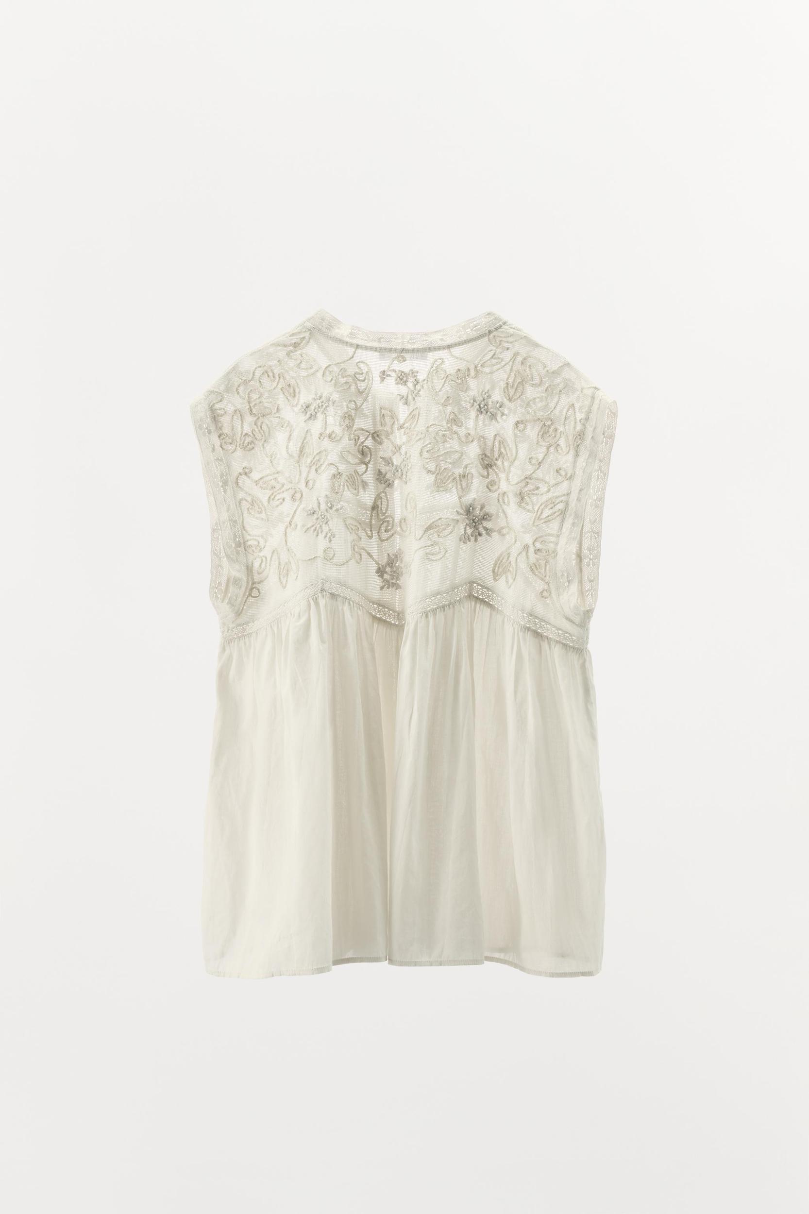 EMBROIDERED LACE TOP LIMITED EDITION Product Image