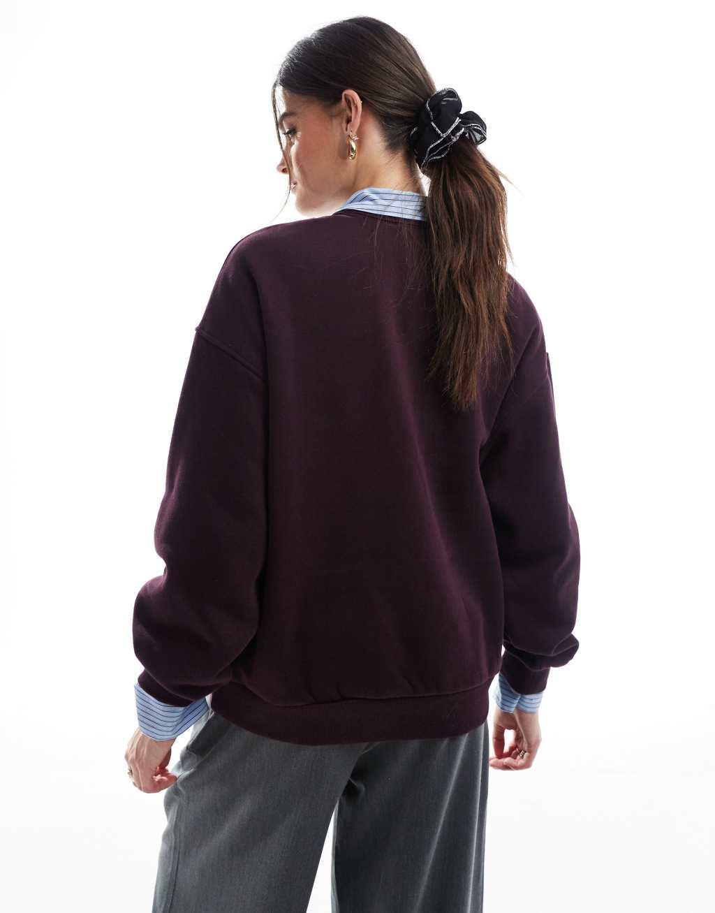 Bershka oversized sweatshirt in burgundy Product Image