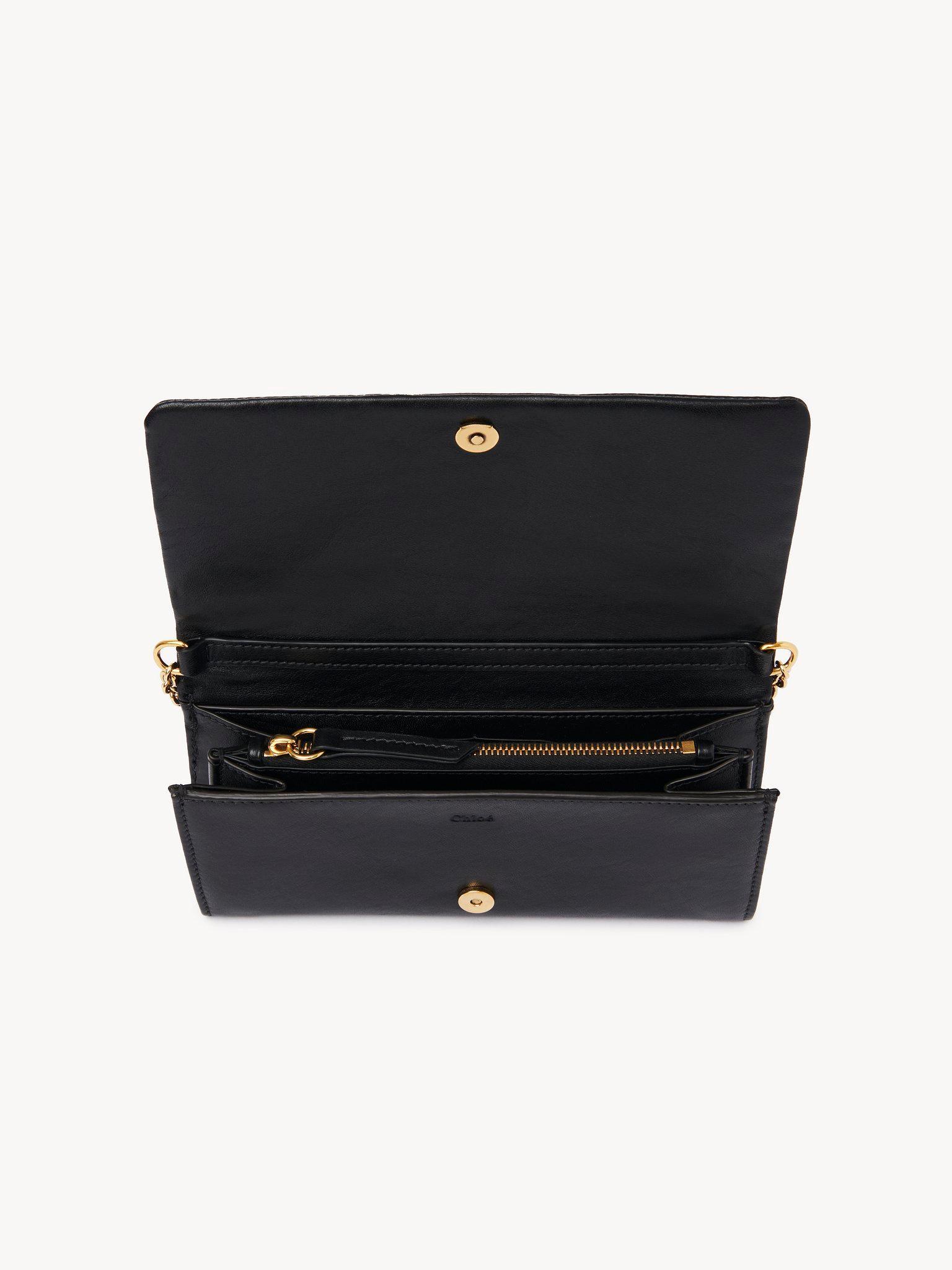 Chloé Spin flap wallet on chain in grained leather Product Image