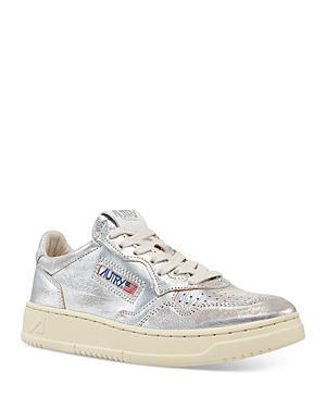 Autry Womens Medalist Low Top Sneakers Product Image