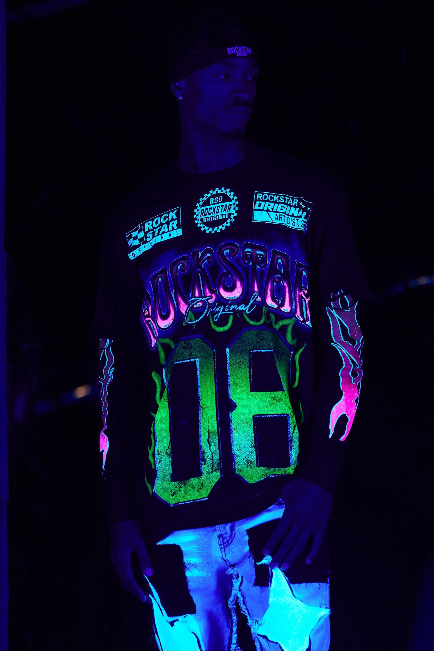 Quito Black Double Layer Graphic T-Shirt Male Product Image