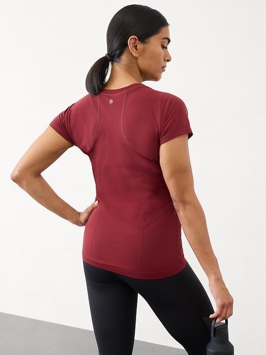 Momentum Seamless Tee Product Image