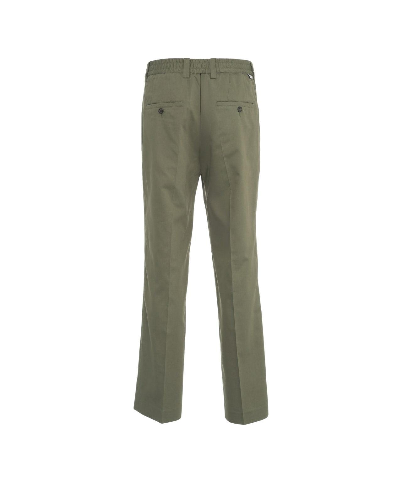 Chino with pleats Product Image