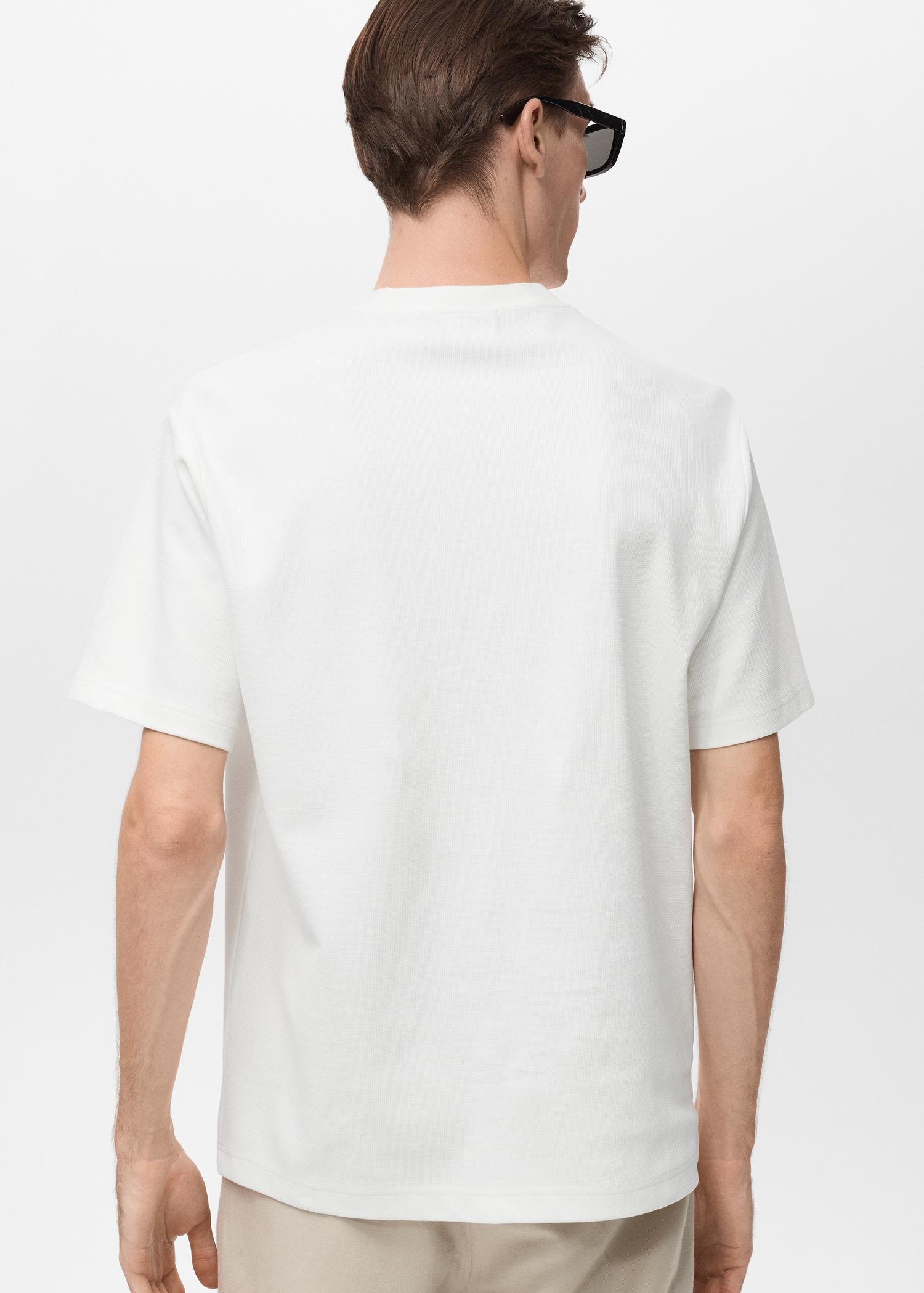 Regular-fit textured t-shirt - Men | MANGO USA Product Image