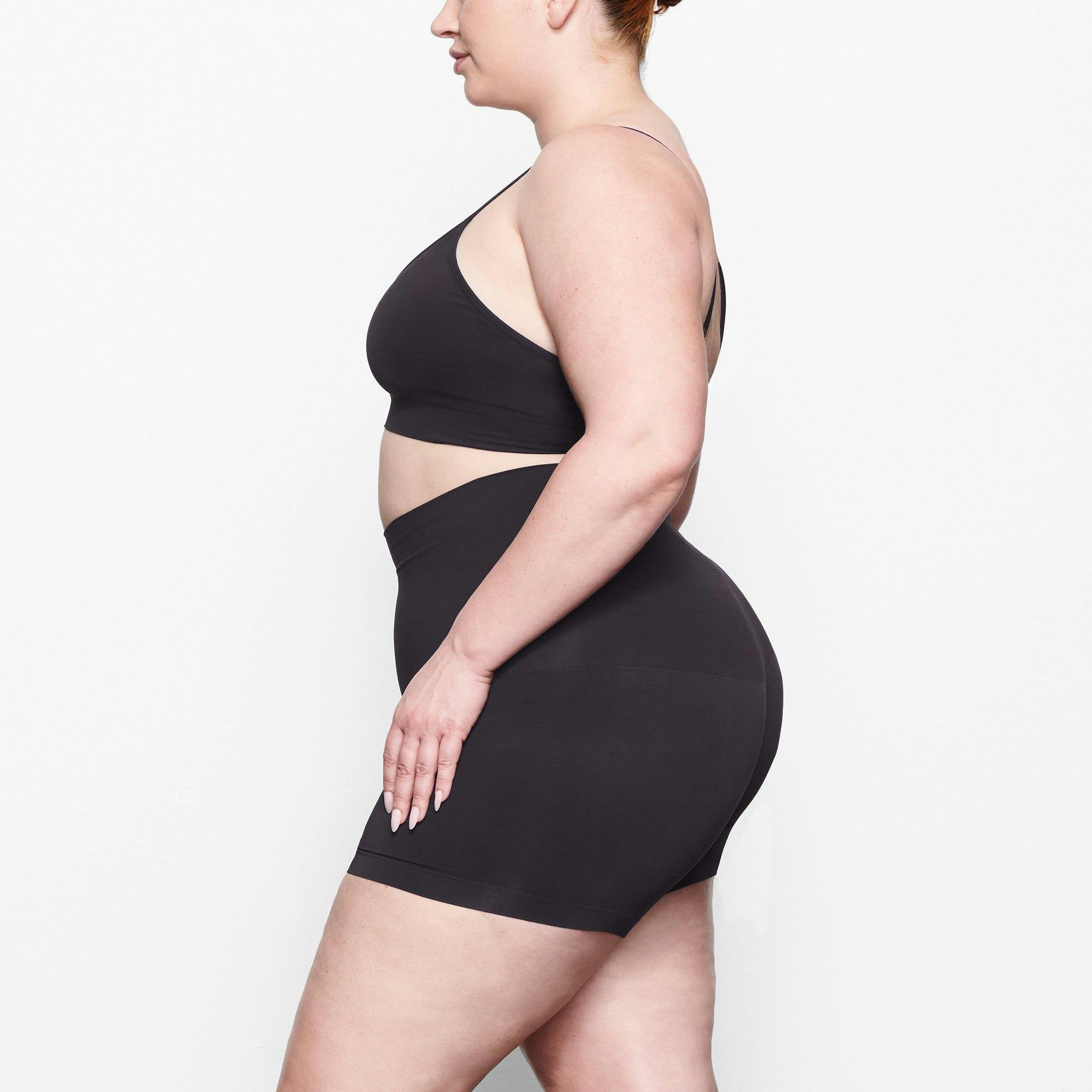 SOFT SMOOTHING SEAMLESS SHORT | ONYX Product Image