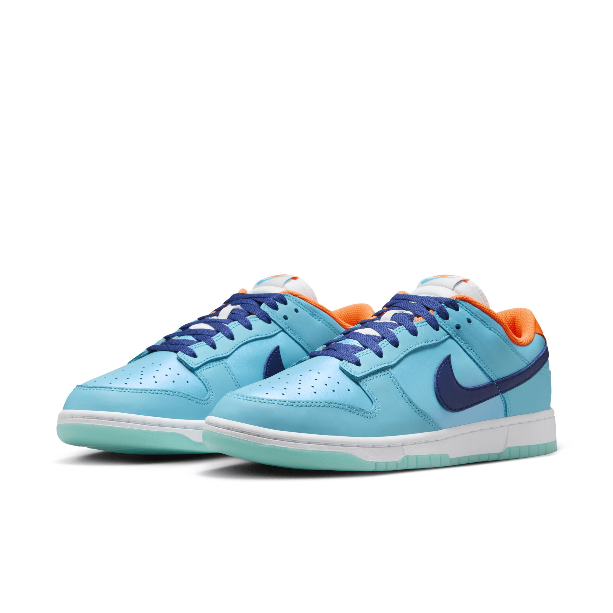 Nike Men's Dunk Low SE Shoes Product Image