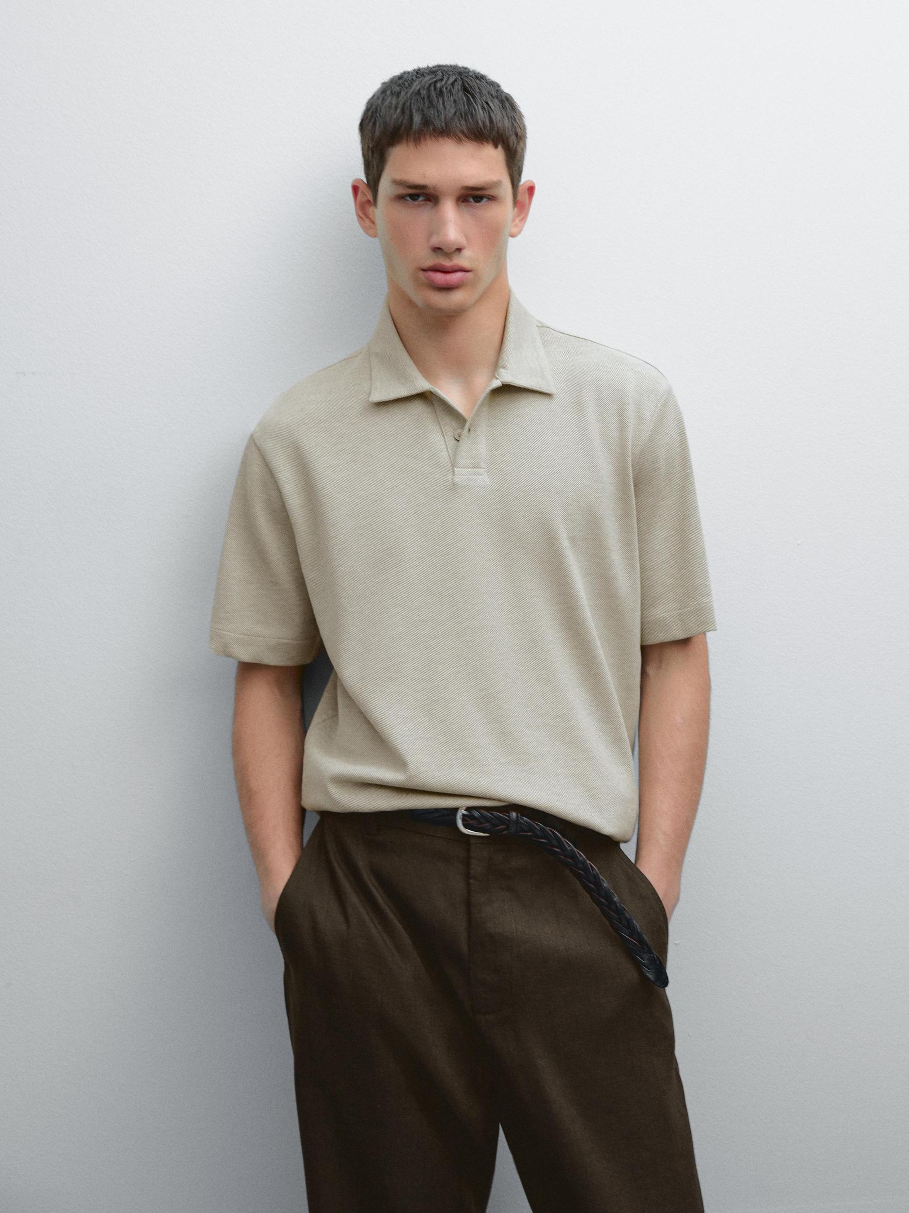 Textured piqué short sleeve polo shirt Product Image