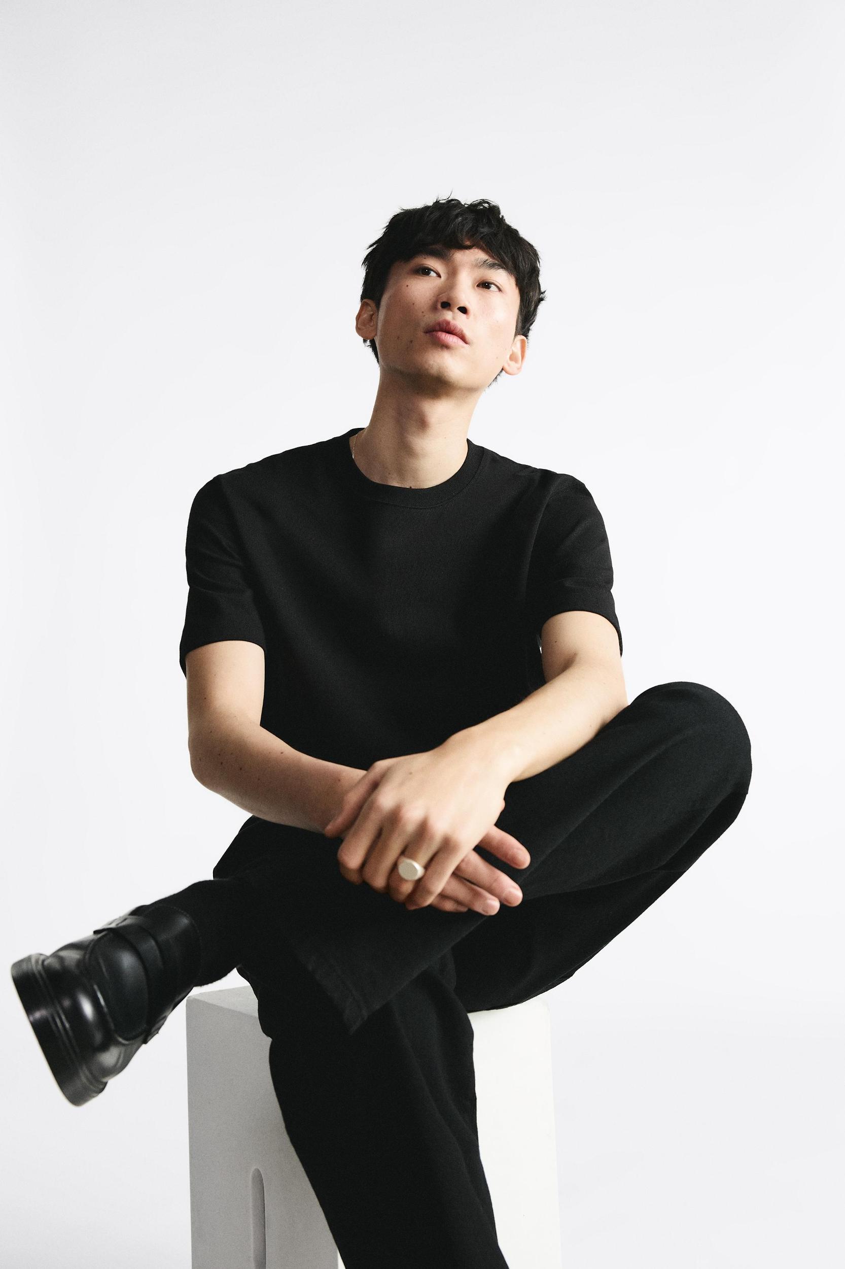 HEAVYWEIGHT SHORT SLEEVE T-SHIRT Product Image