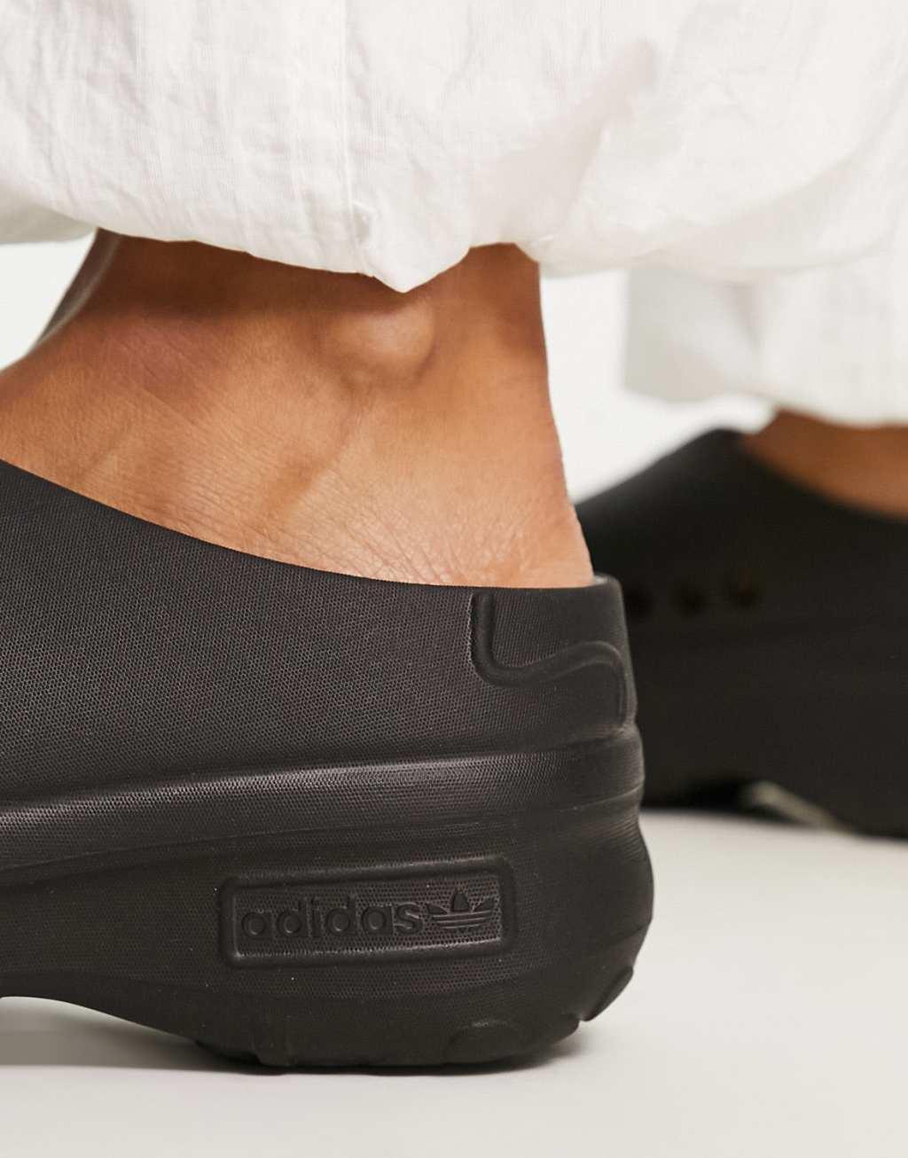 adidas Originals Stan mules in black Product Image