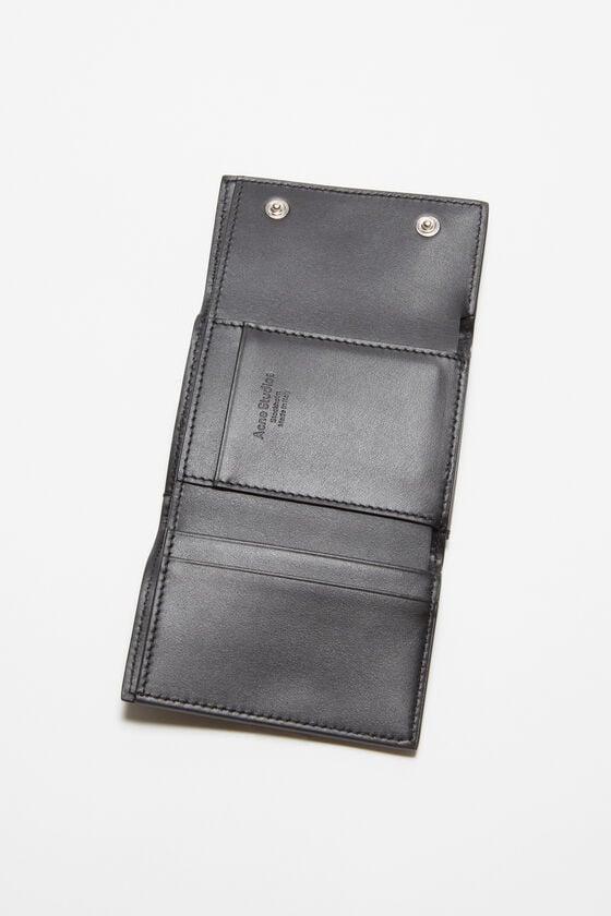 Trifold leather wallet Product Image