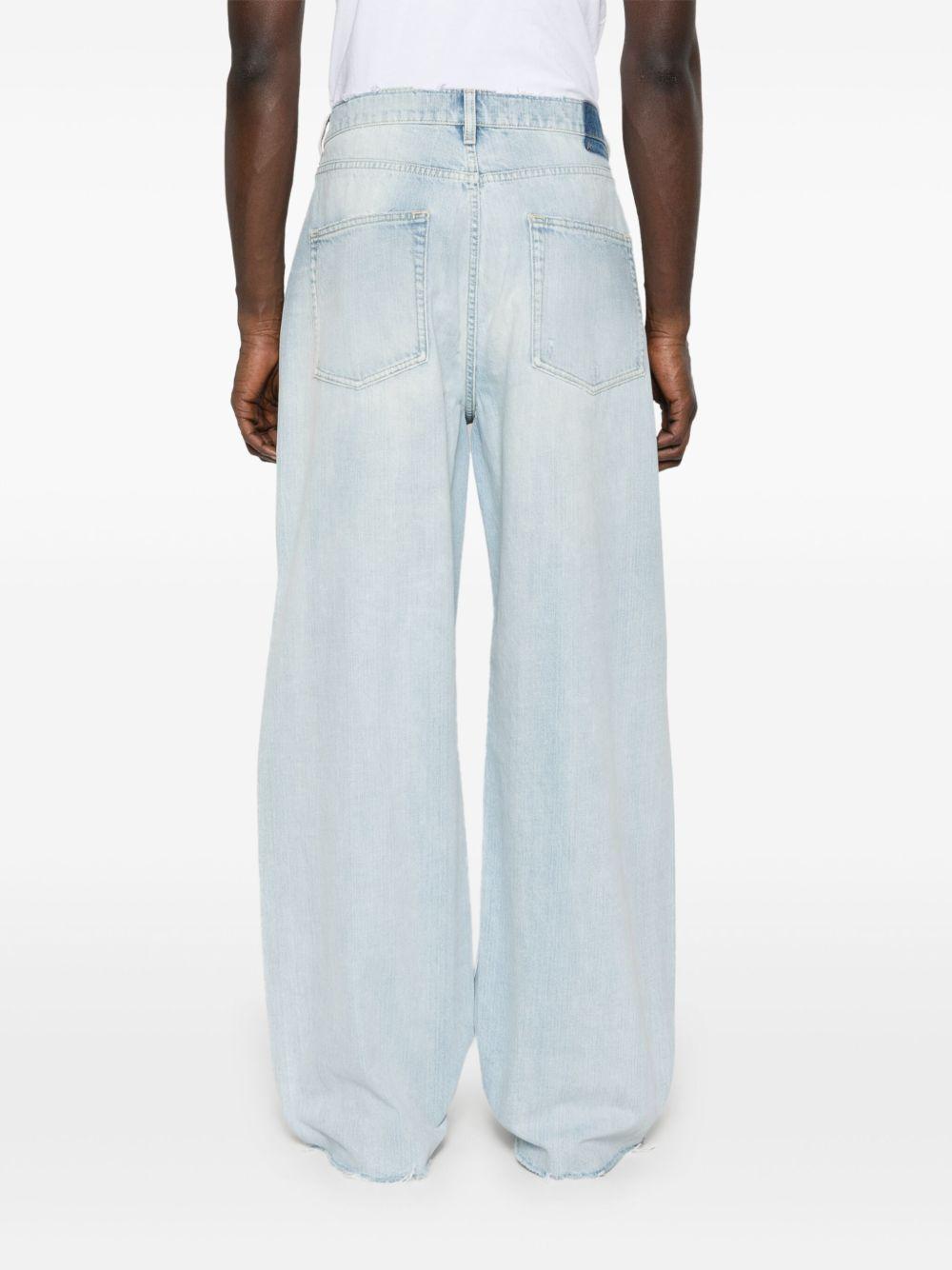 distressed jeans Product Image