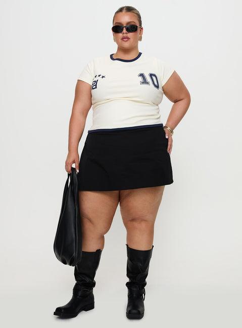 Track Record Graphic Top Cream Curve Product Image