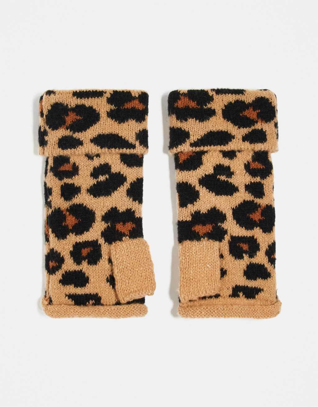 ASOS DESIGN palmwarmer in leopard design Product Image