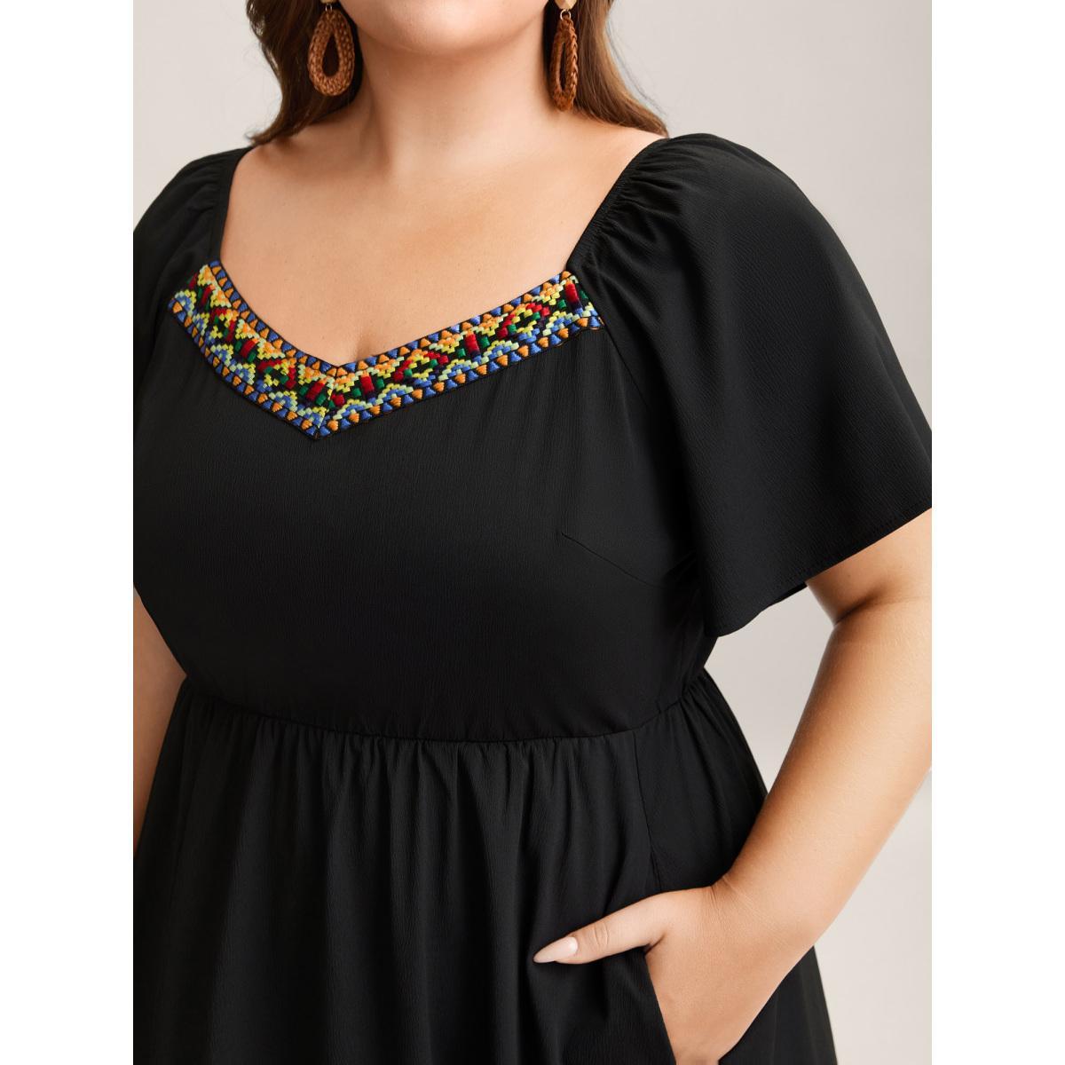 Plus Size Textured Stretchy Waist Pockets Midi Dress Black Women Resort Woven ribbon&lace trim Heart neckline Short sleeve Curvy BloomChic 10/M Product Image
