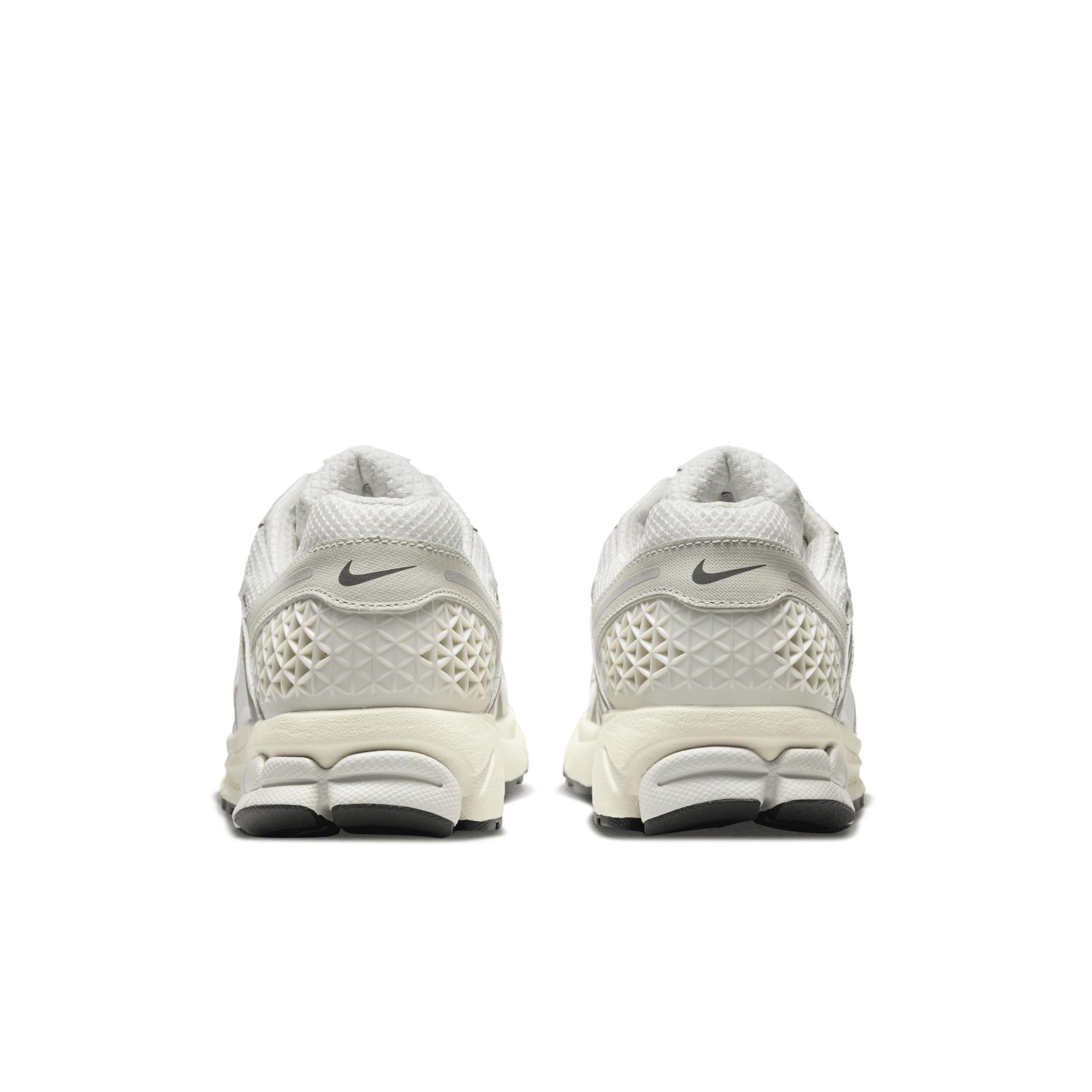 Nike Men's Zoom Vomero 5 SE Shoes Product Image