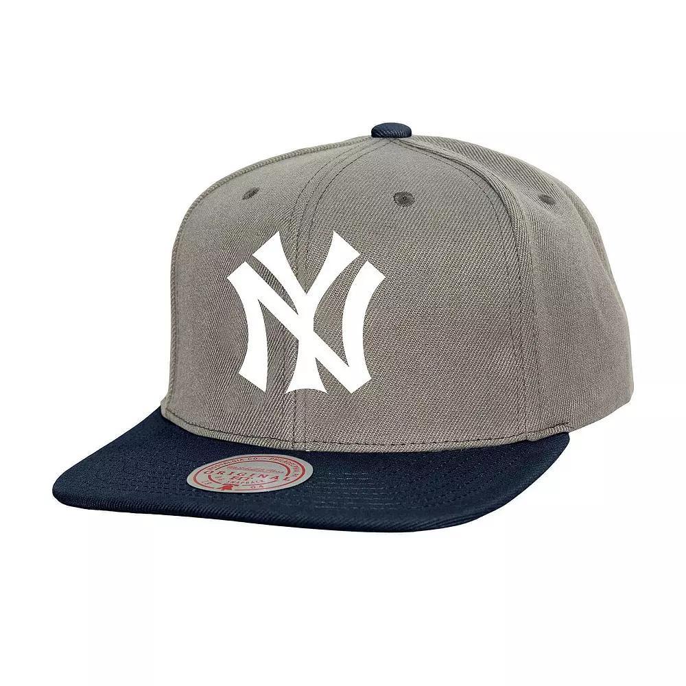 Men's Mitchell & Ness Gray New York Yankees Cooperstown Collection Basic Flip Snapback Hat, Grey Product Image