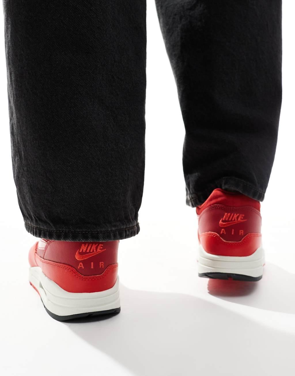 Nike Air Max 1 sneakers in red Product Image