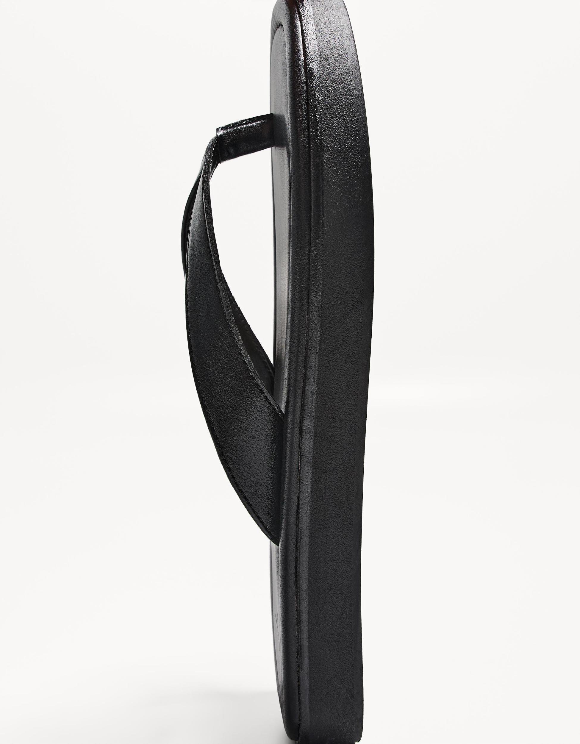 Flat sandals with straps Product Image