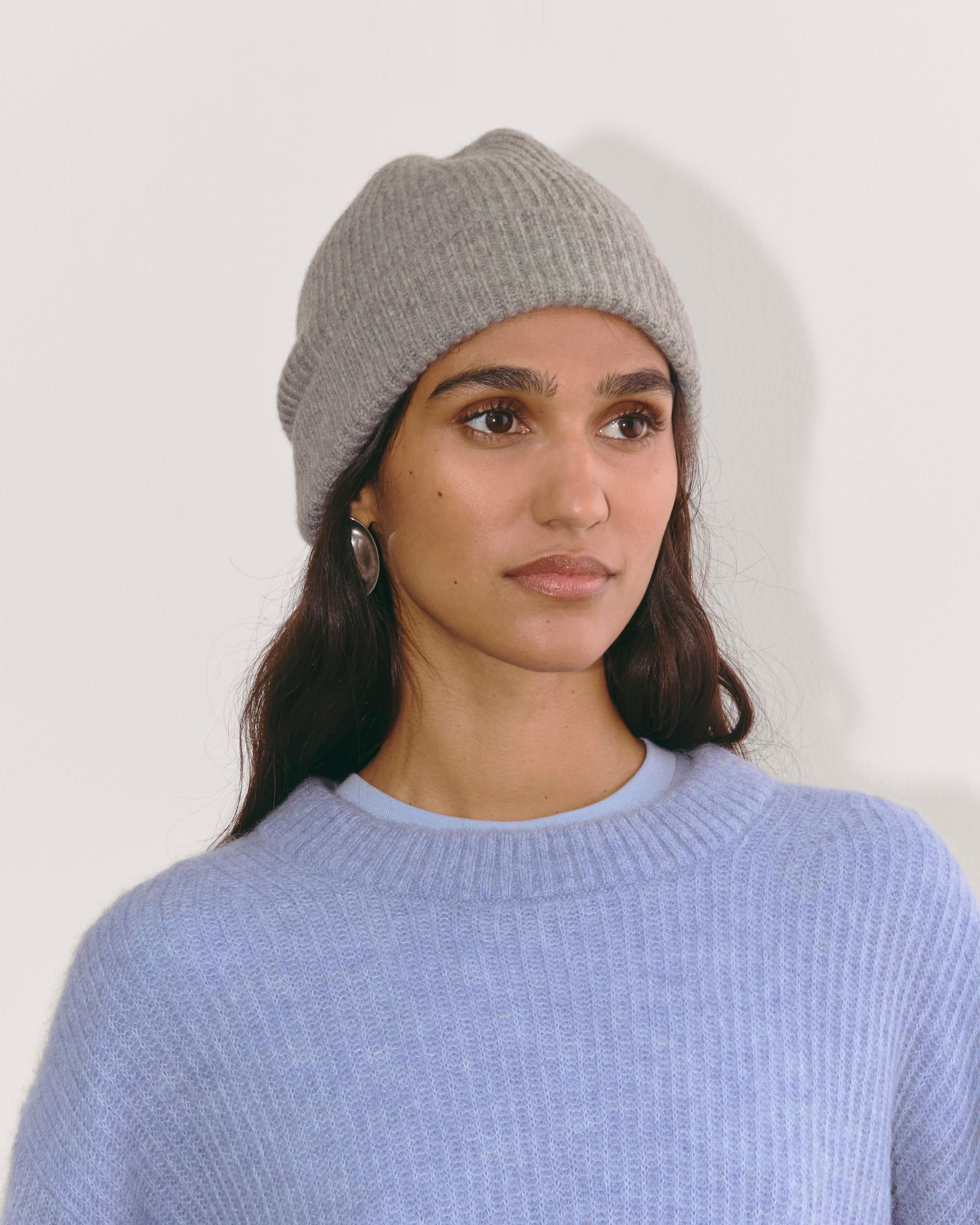 The Cashmere Ribbed Beanie Product Image