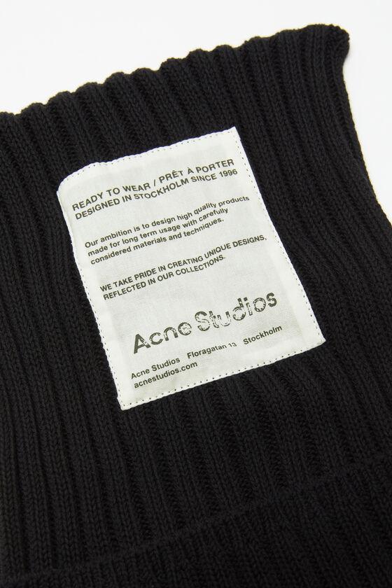 Ribbed square beanie Product Image