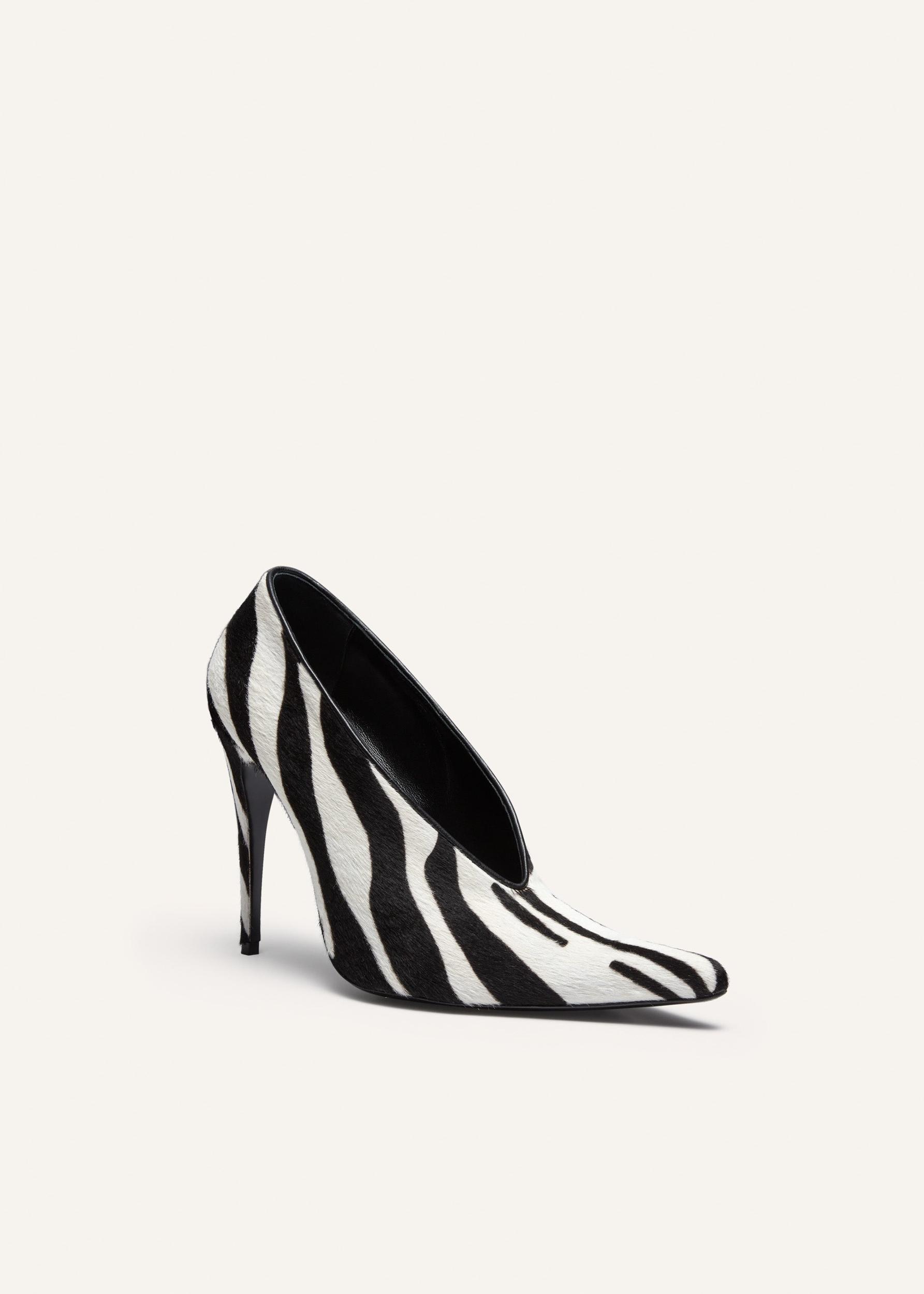 Pointed pumps in zebra print hair Product Image