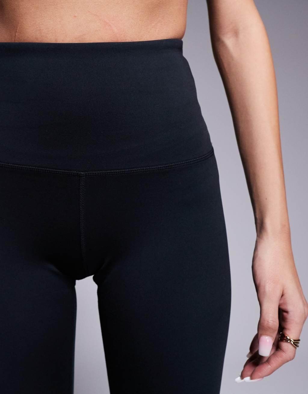 4505 Icon bum sculpt gym leggings with inner pocket in black  Product Image