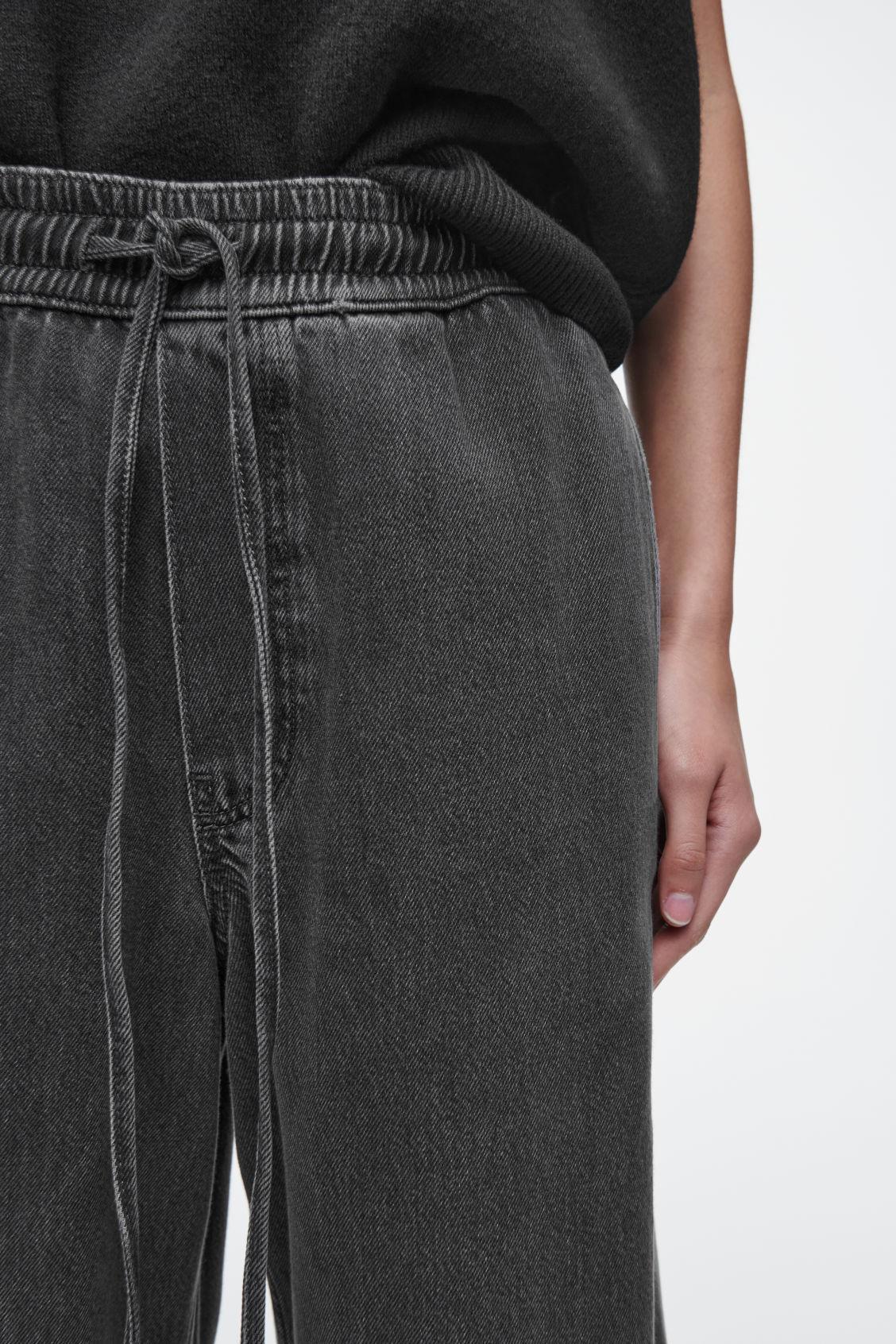 WIDE-LEG FLUID DENIM PANTS Product Image