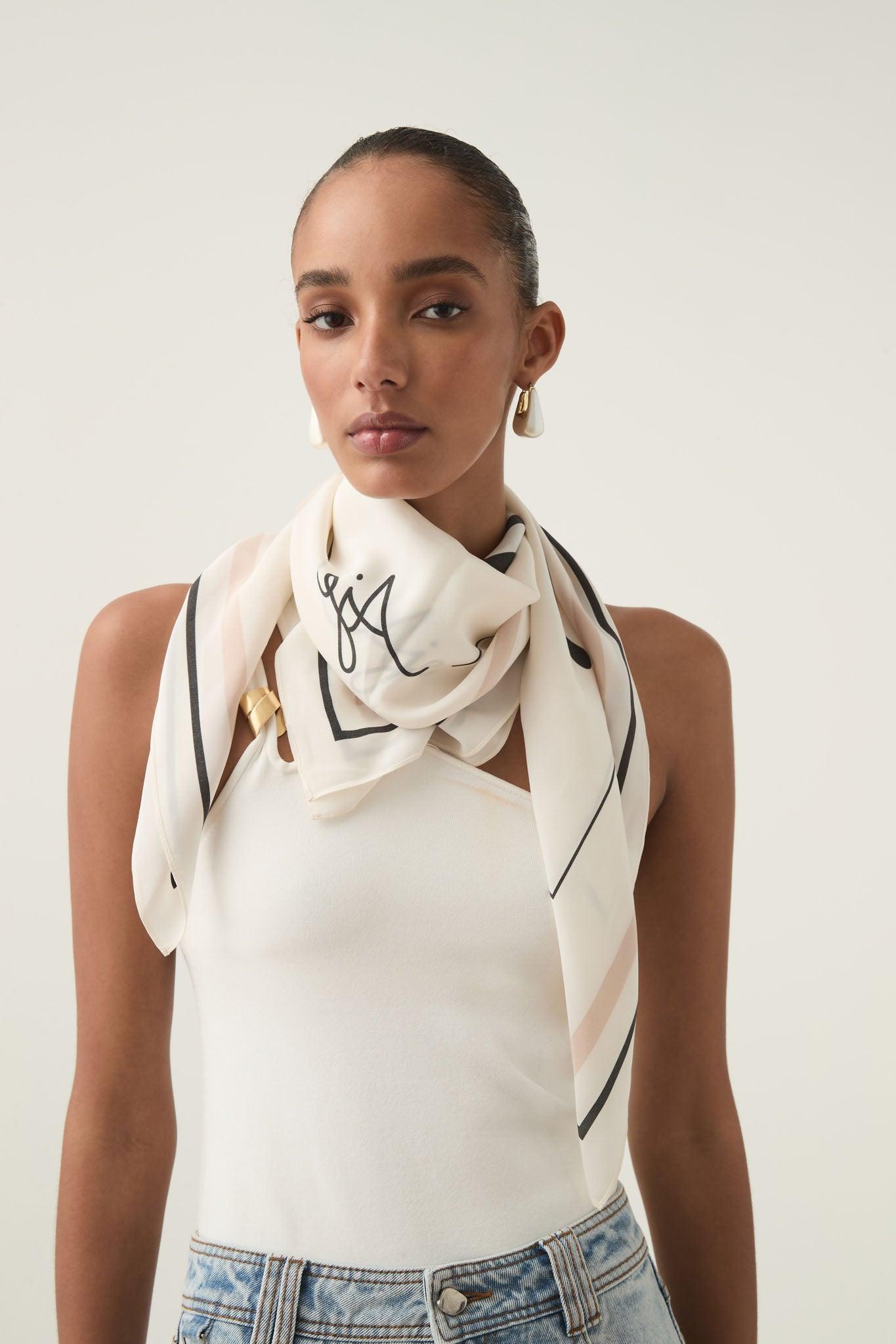 Romantica Short Product Image