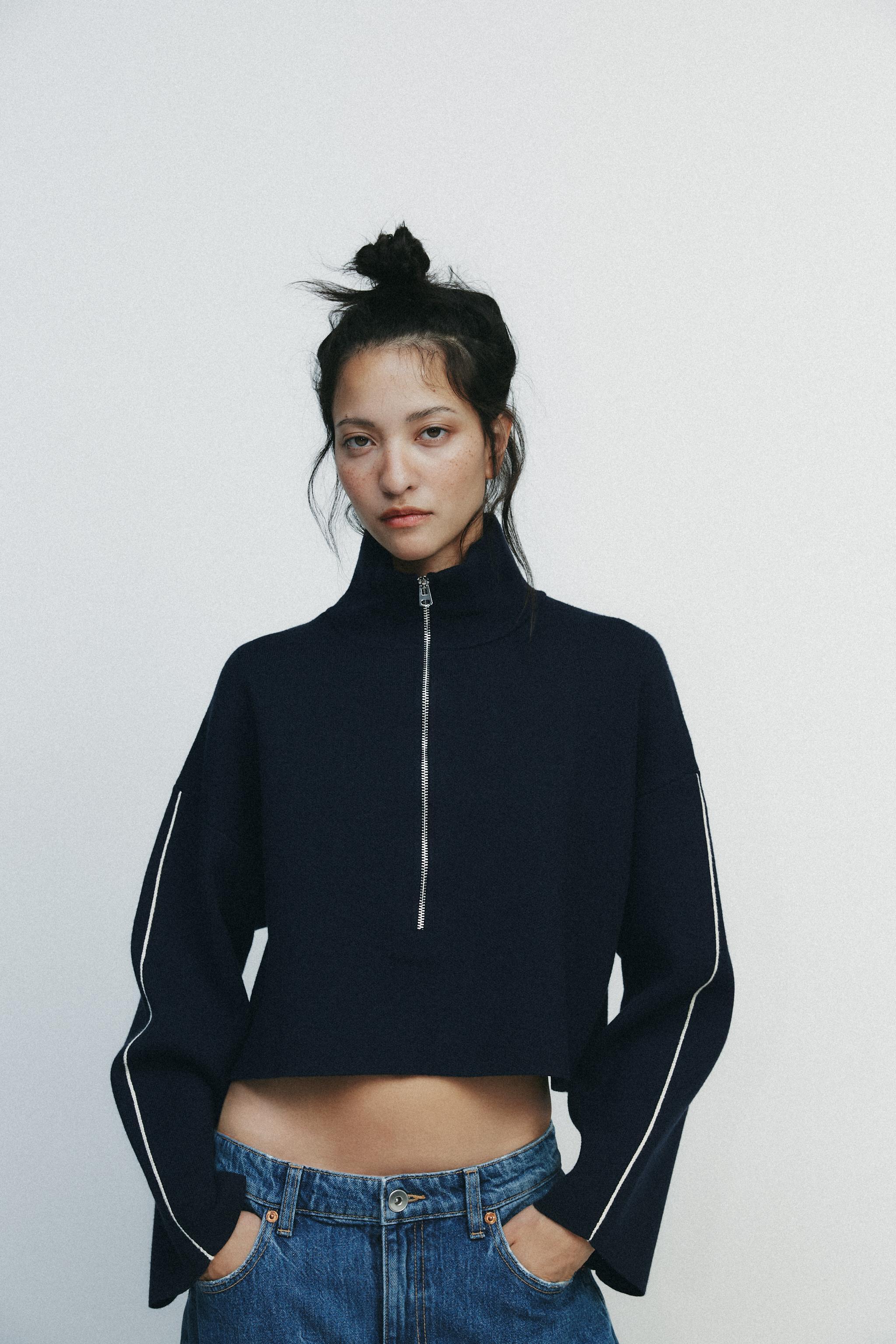 CROPPED SWEATSHIRT WITH PIPING Product Image