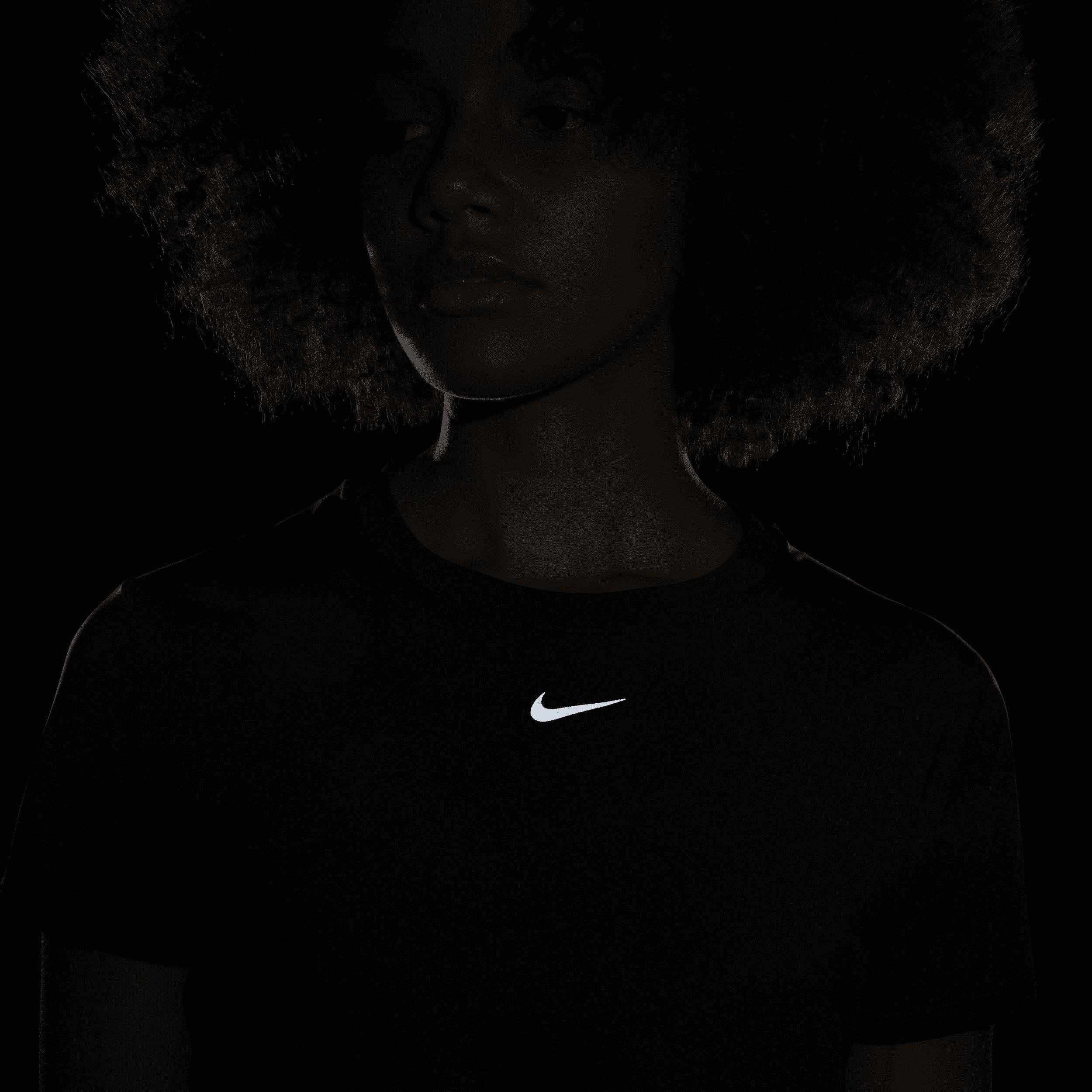 Nike One Classic Women's Dri-FIT Short-Sleeve Cropped Top Product Image