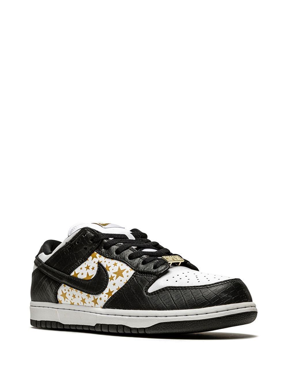 Sb Dunk Low Sneakers In Black Product Image