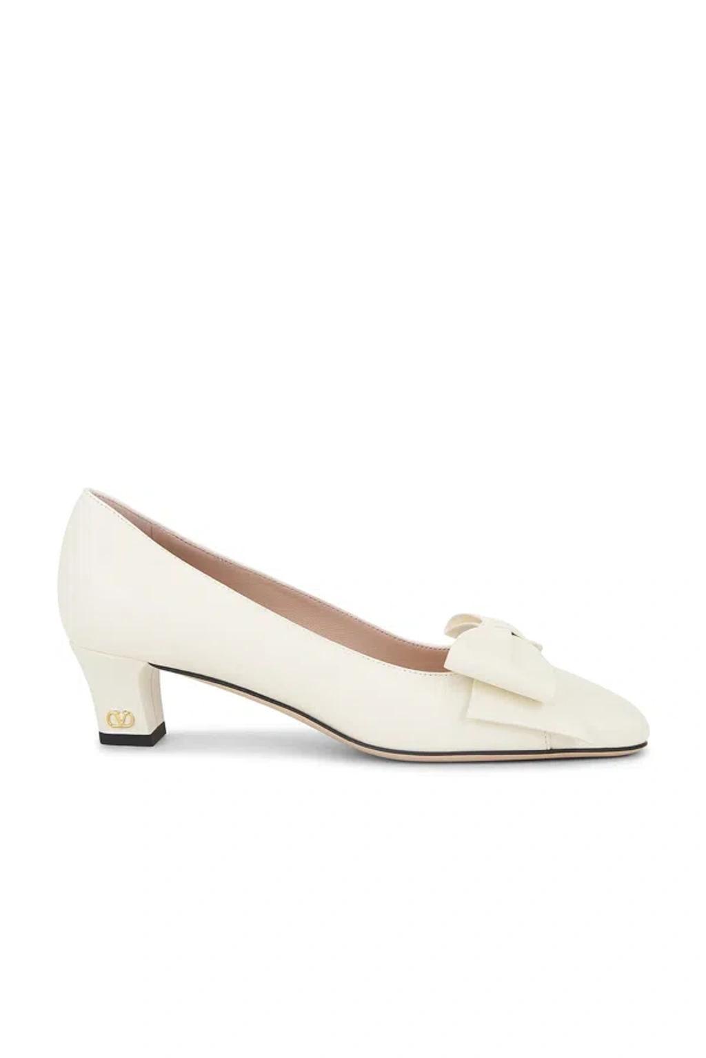 VALENTINO GARAVANI Bowow Pump In Kidskin 45mm Woman Ivory 40.5 In White Product Image