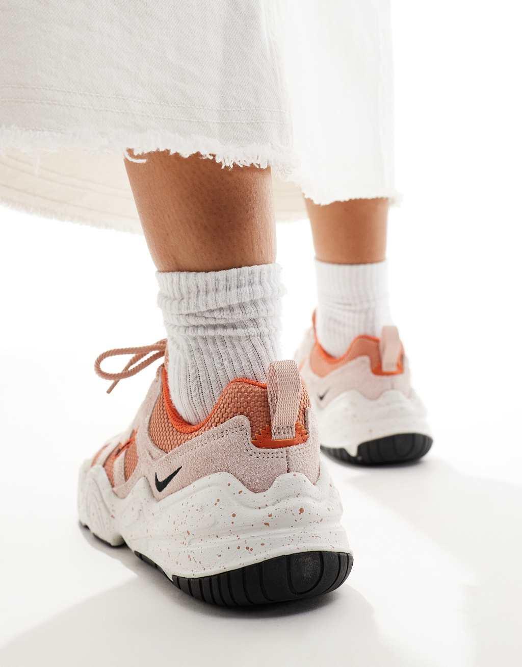 Nike Tech Hera sneakers in orange and pink Product Image