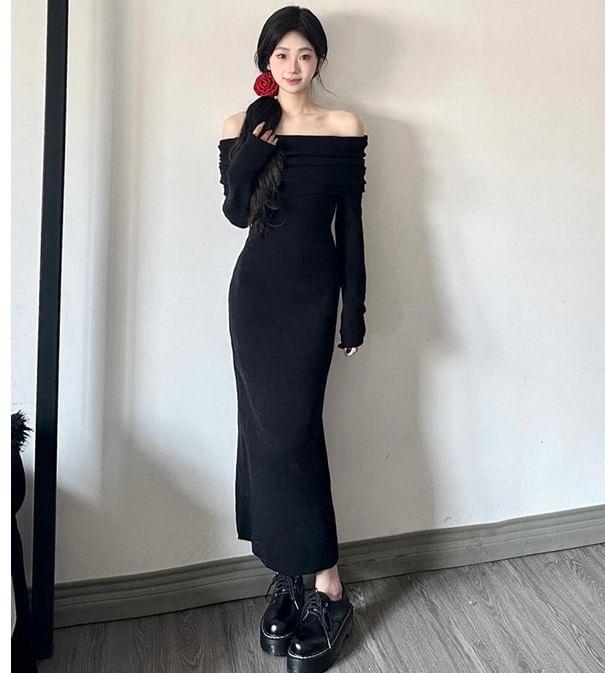 Off-Shoulder Long-Sleeve Plain Midi Mermaid Dress Product Image