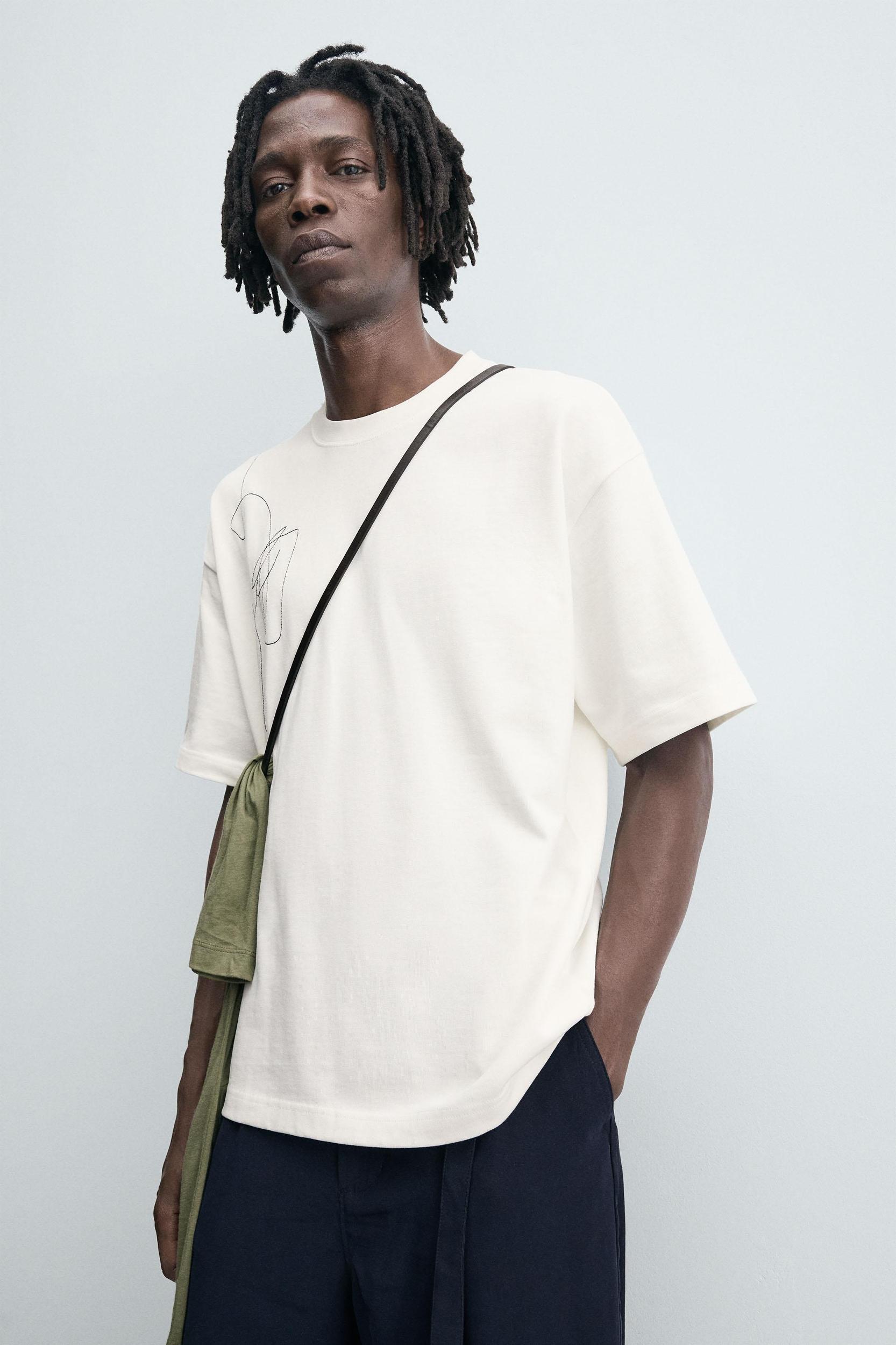 EMBROIDERED PHOTO PRINT T-SHIRT Product Image