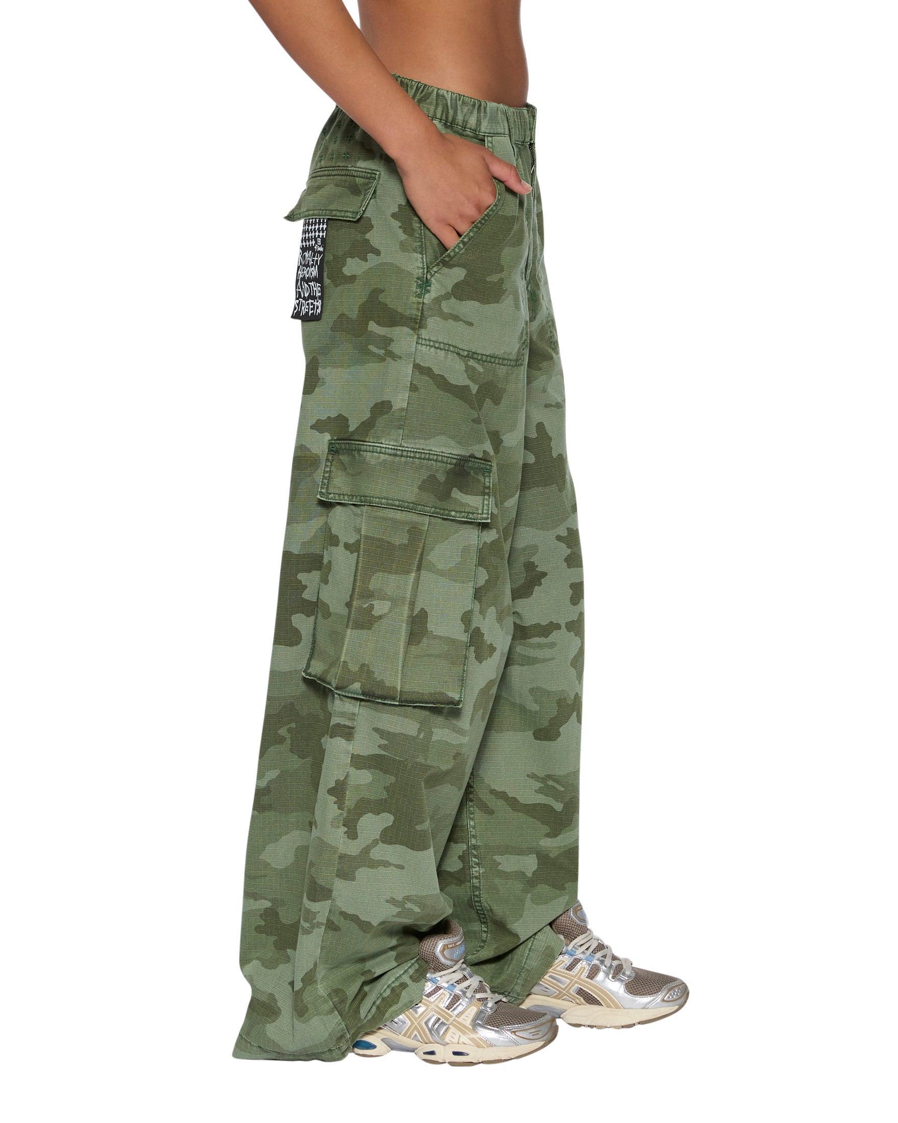 KSUPER CARGO PANT HASH CAMO Female Product Image